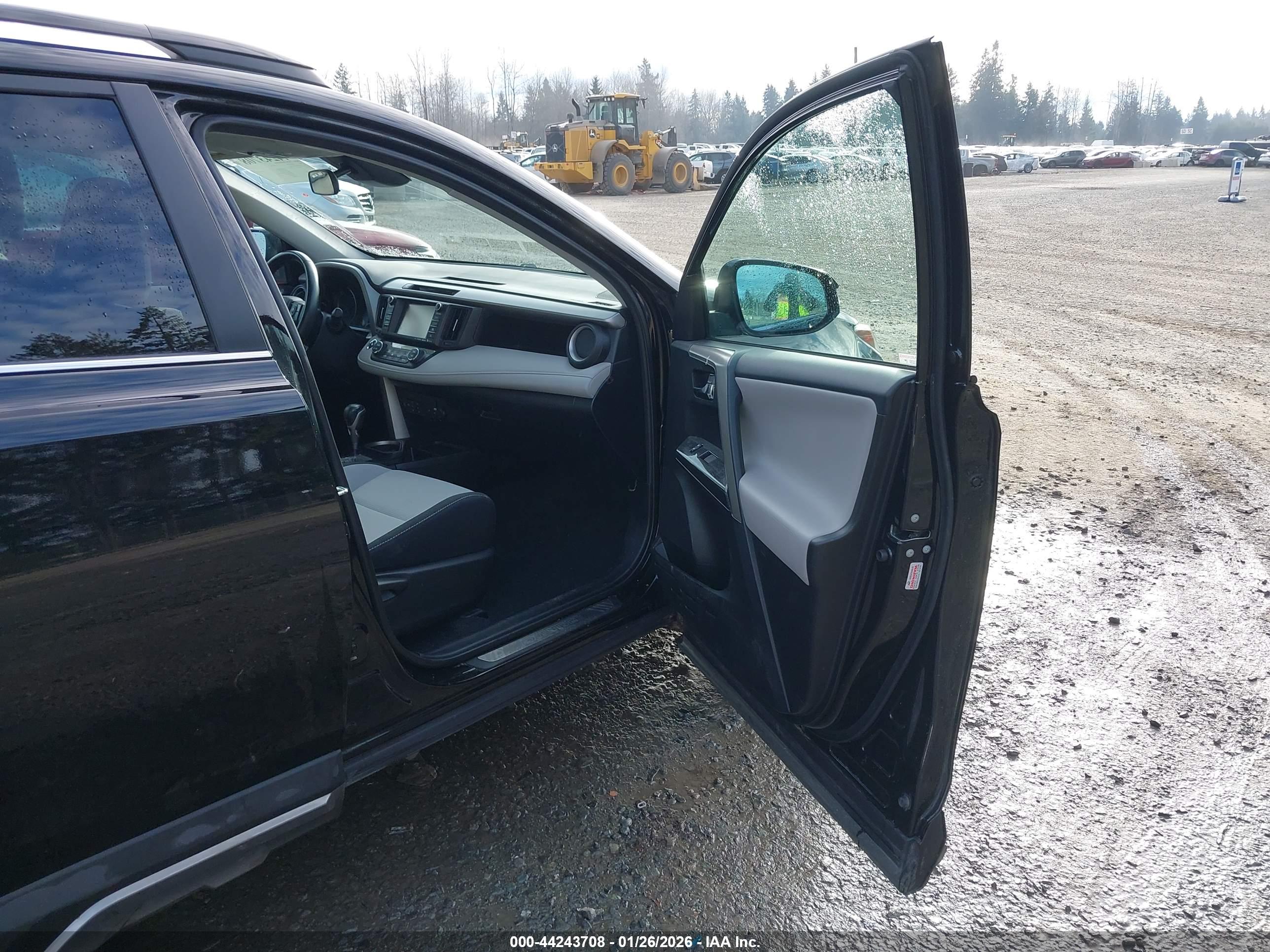 TOYOTA RAV4 image 5