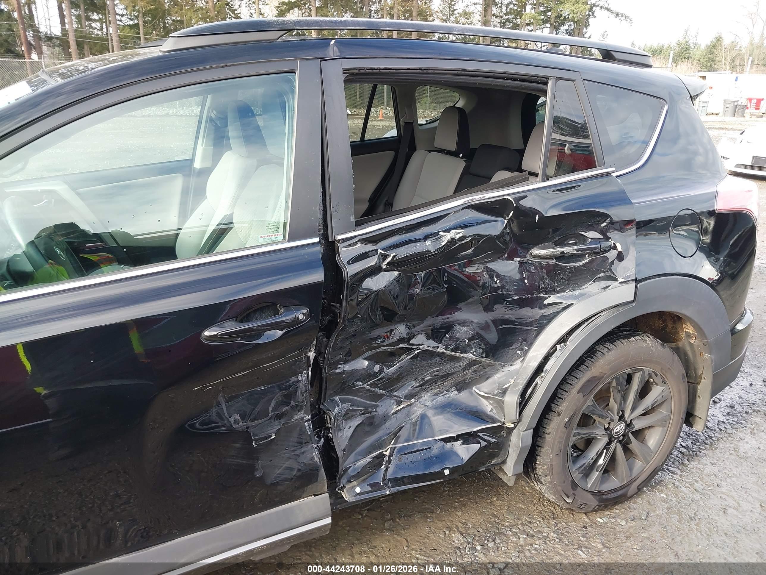 TOYOTA RAV4 image 6