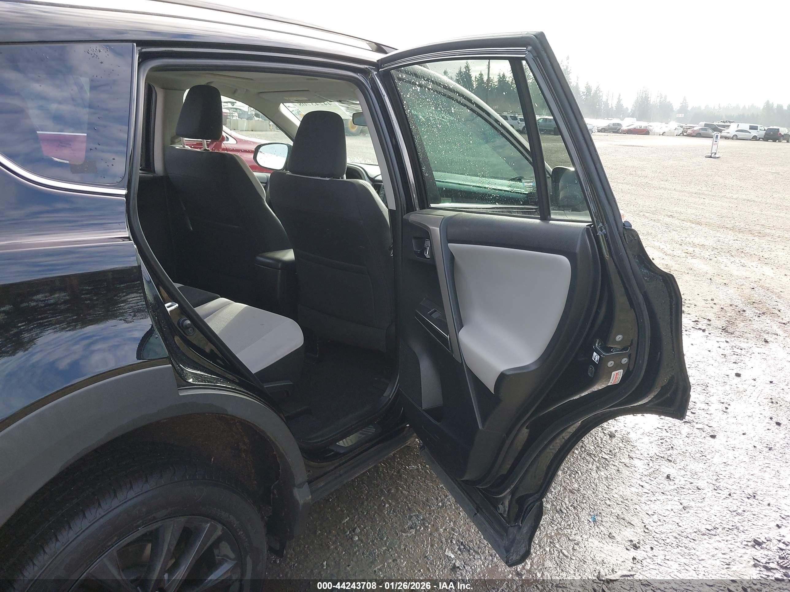TOYOTA RAV4 image 8