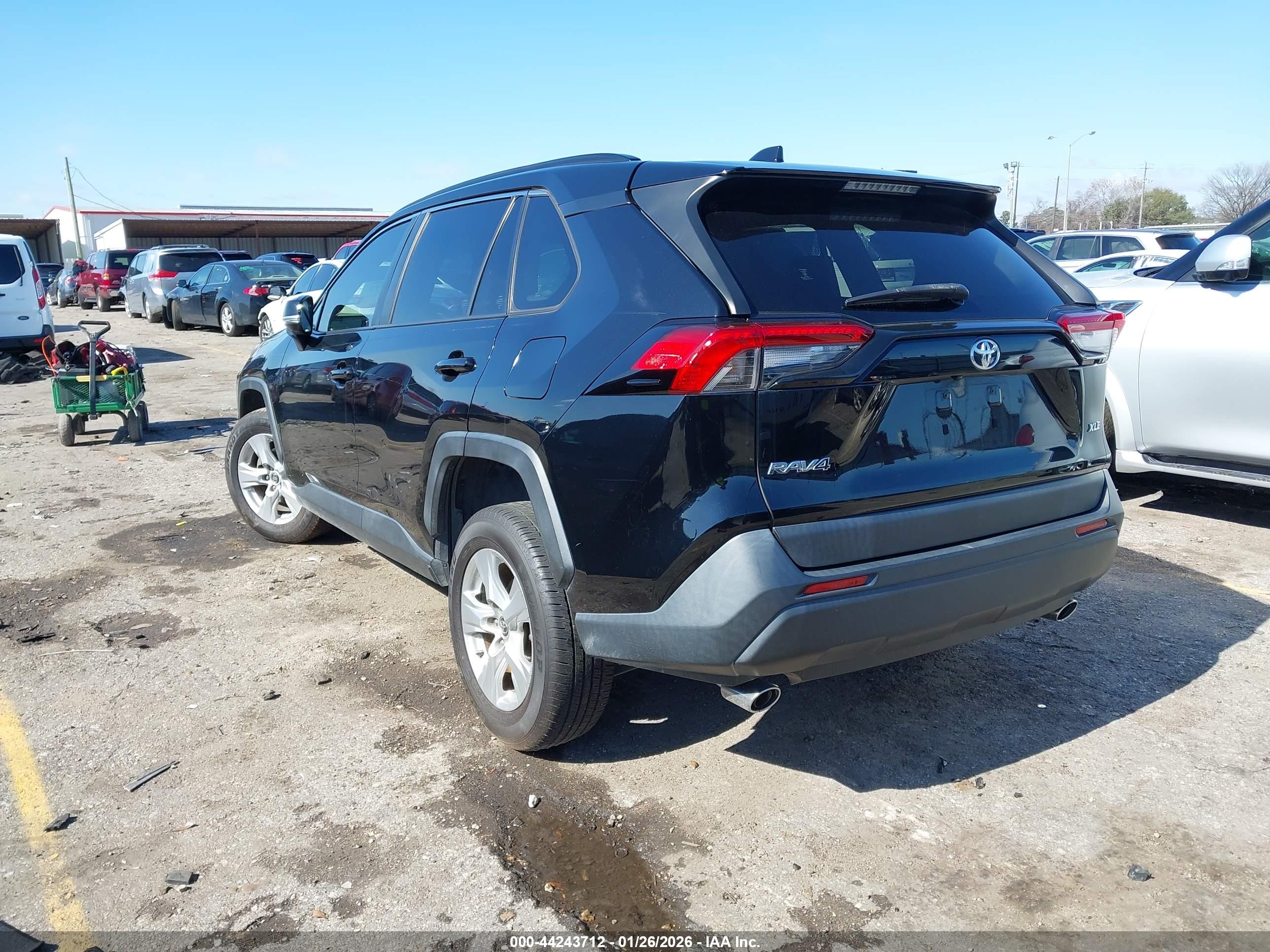 TOYOTA RAV4 image 3