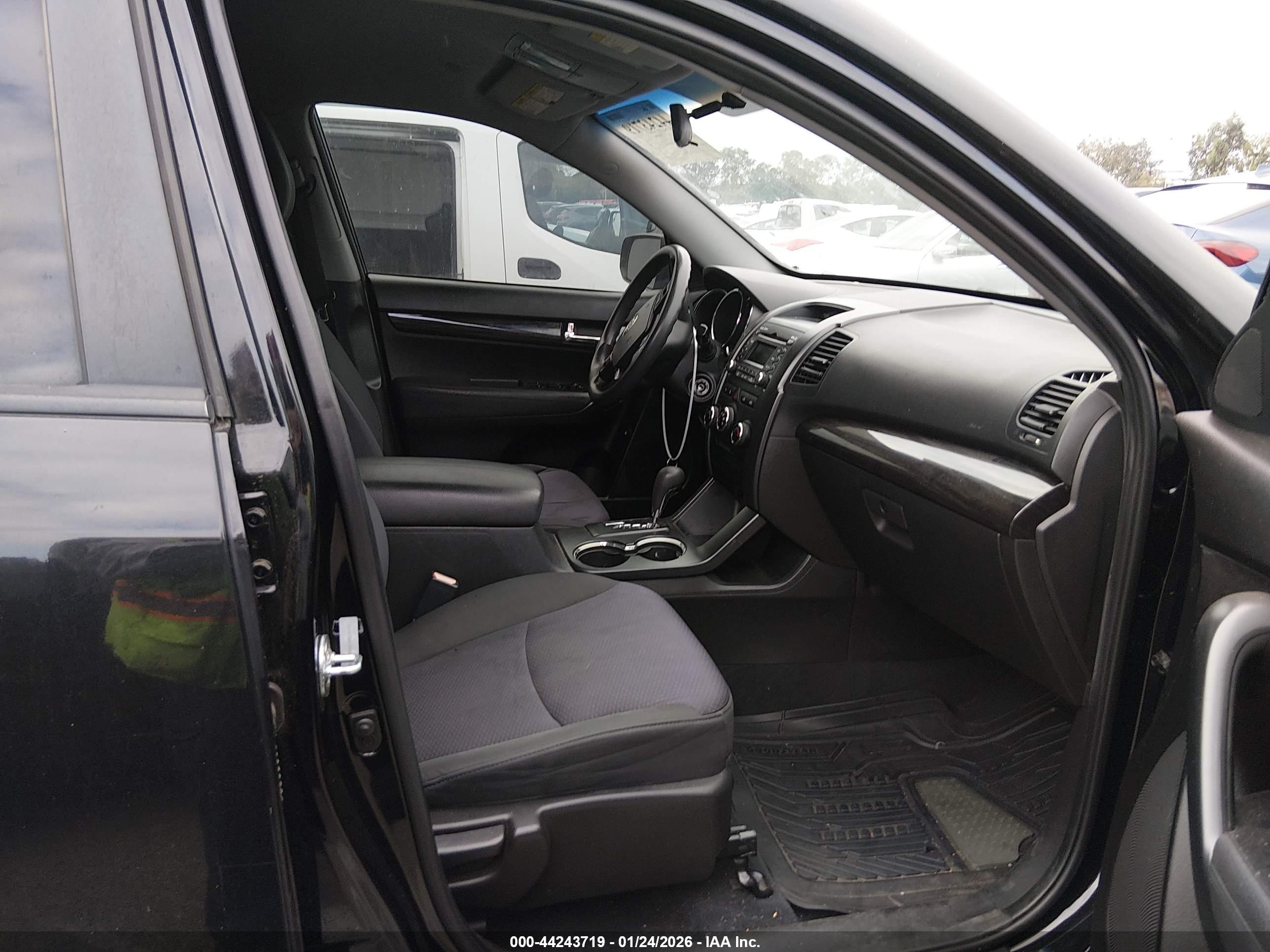 KIA SORENTO image 5