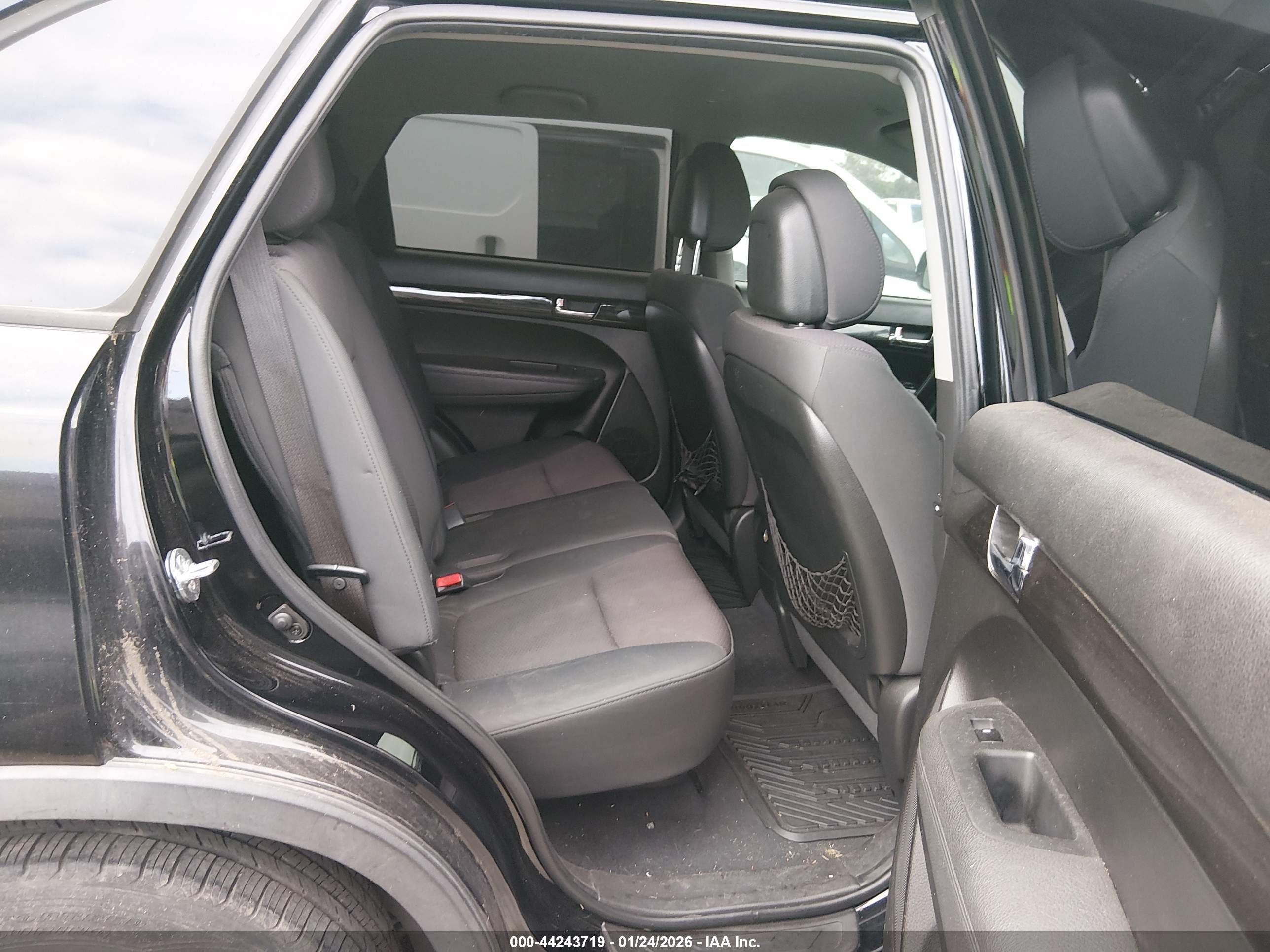 KIA SORENTO image 8