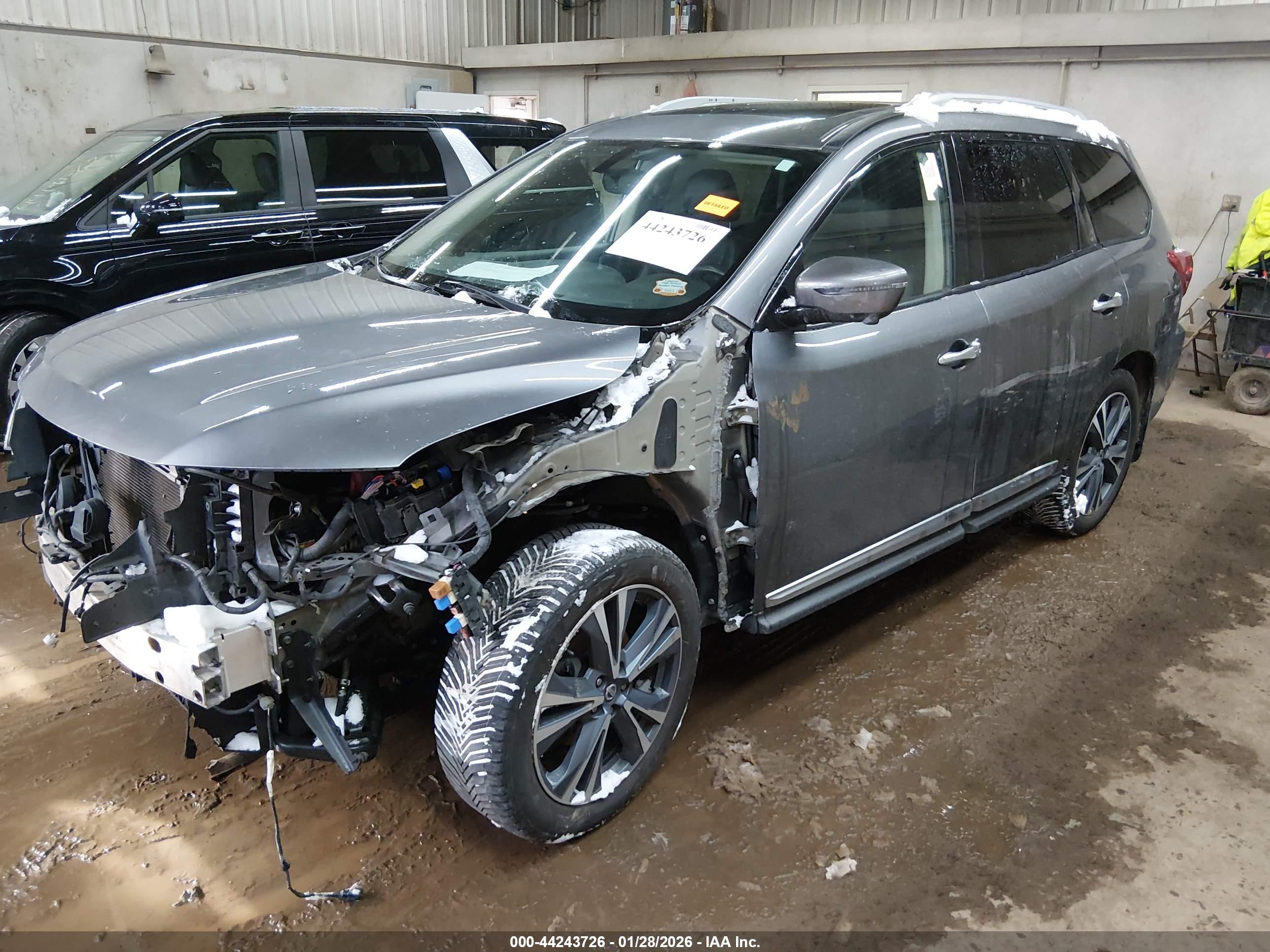 NISSAN PATHFINDER image 2