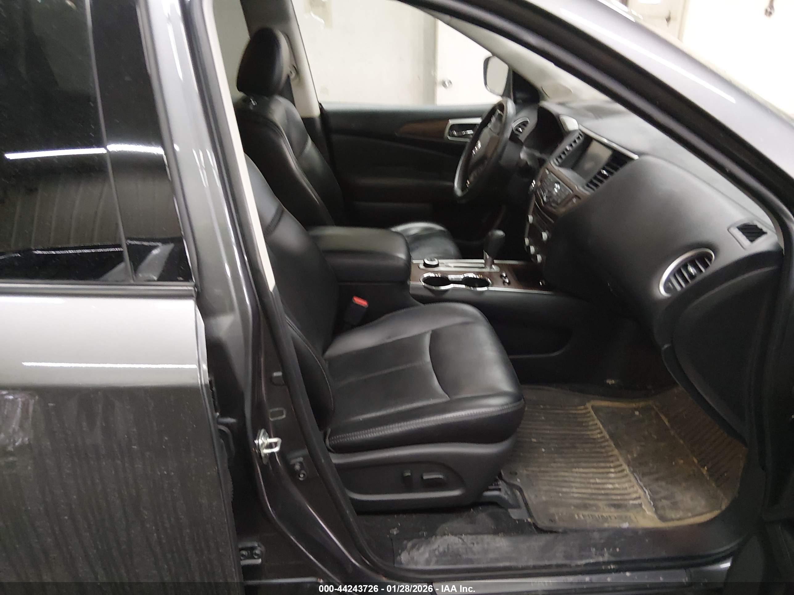 NISSAN PATHFINDER image 5
