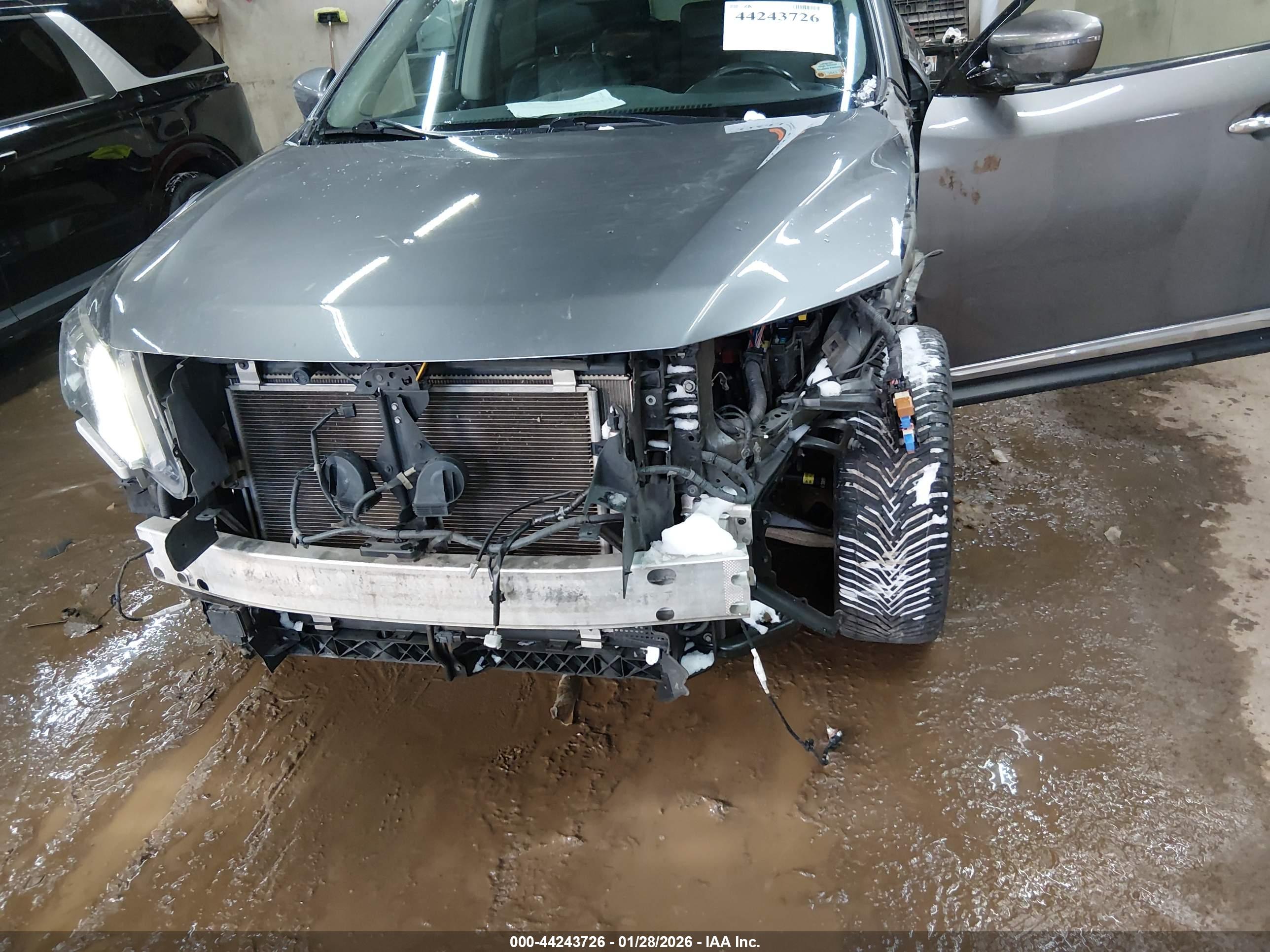 NISSAN PATHFINDER image 6