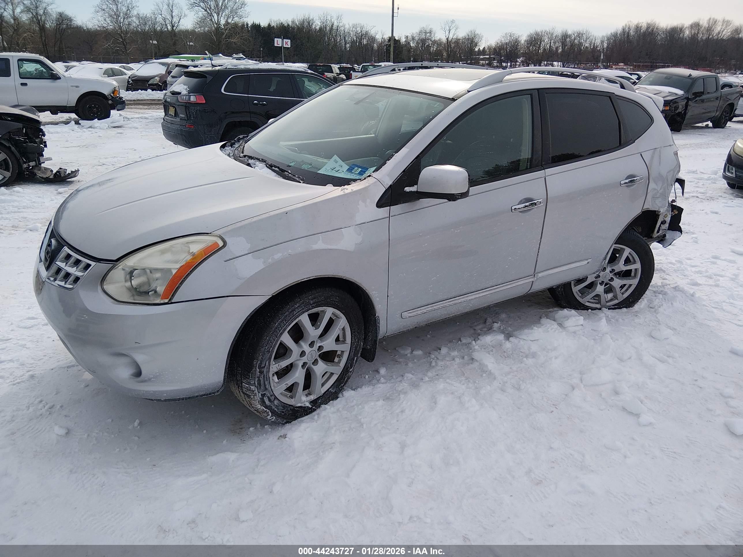 NISSAN ROGUE image 2