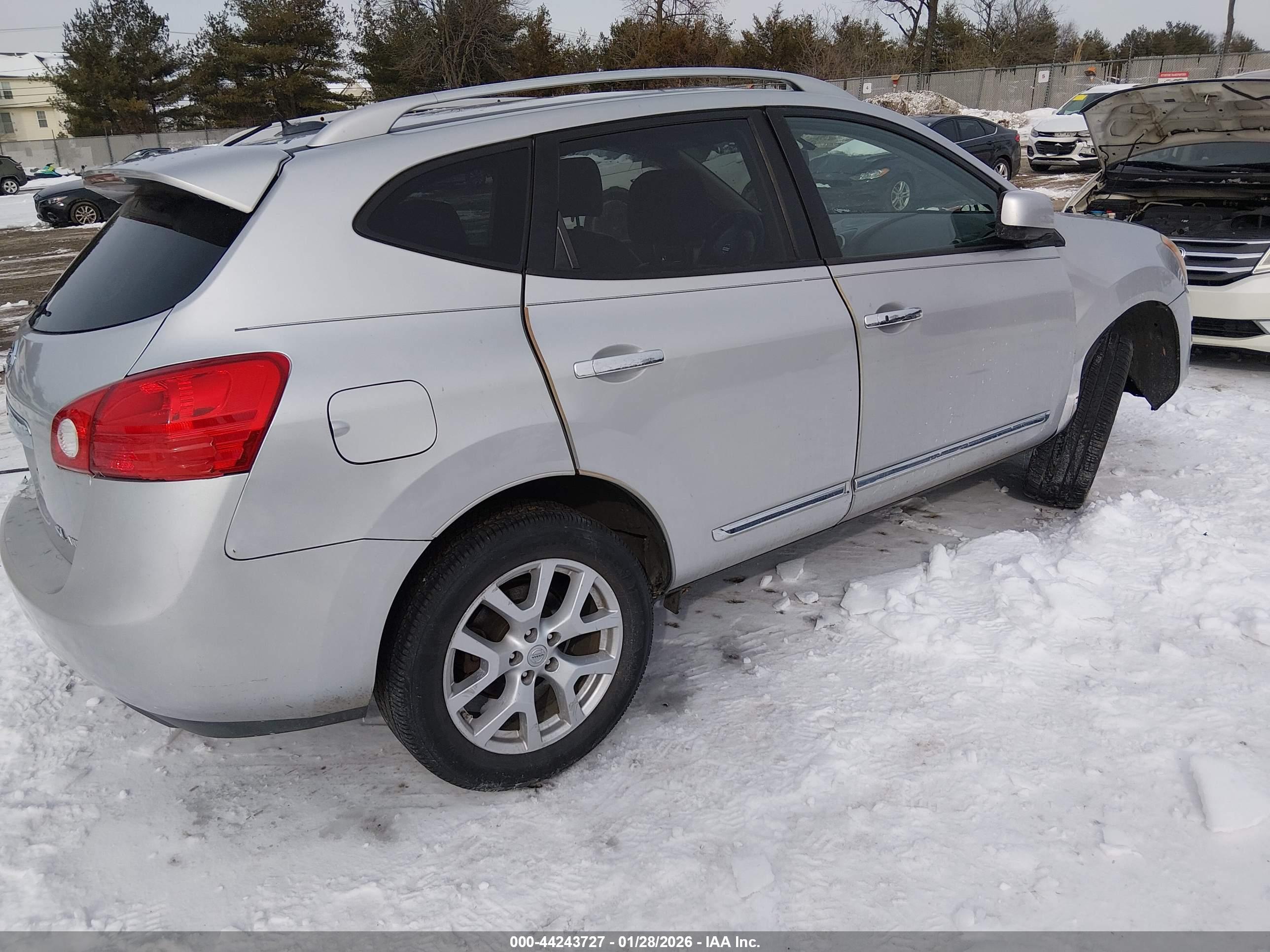 NISSAN ROGUE image 4
