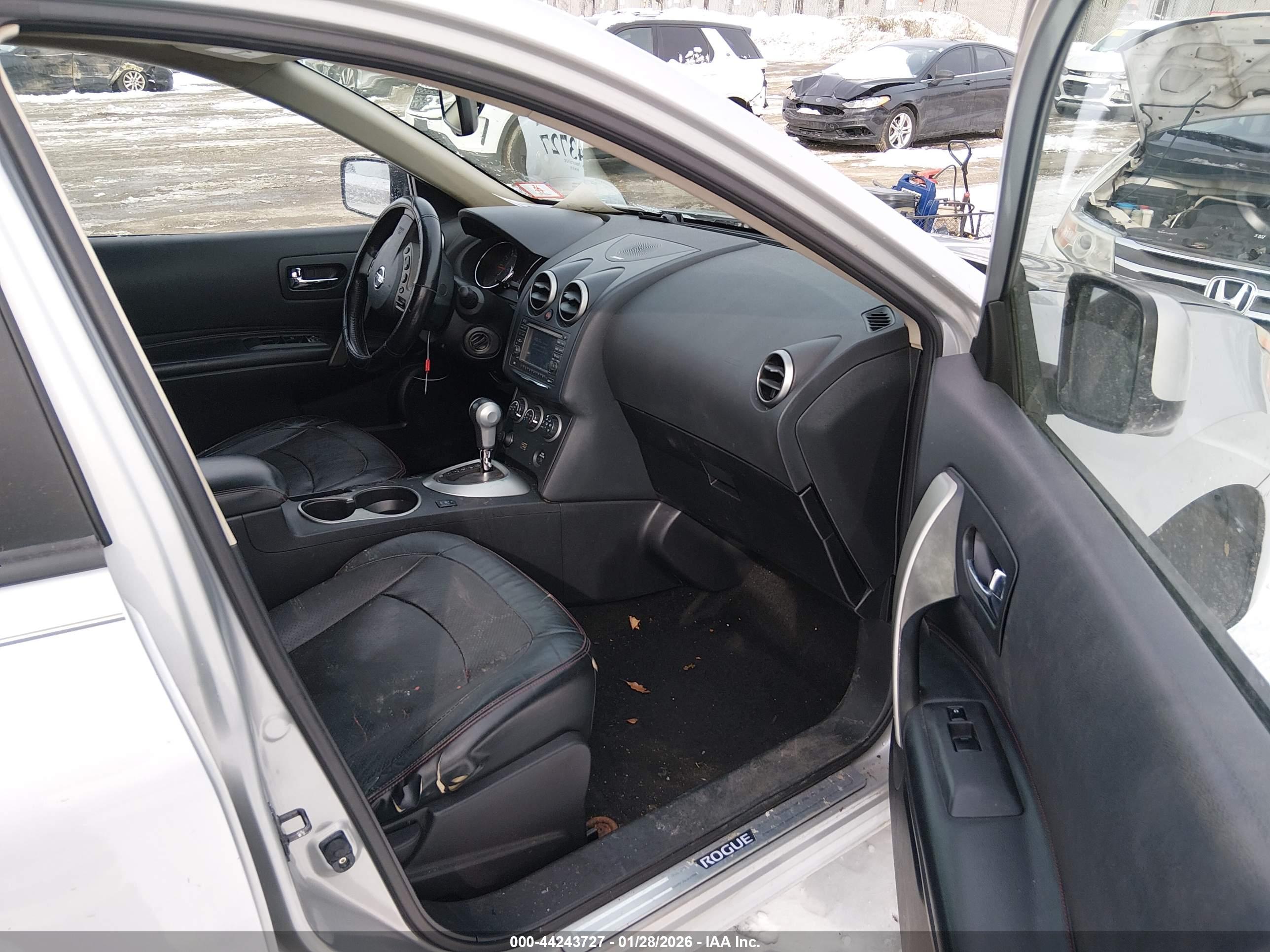 NISSAN ROGUE image 5