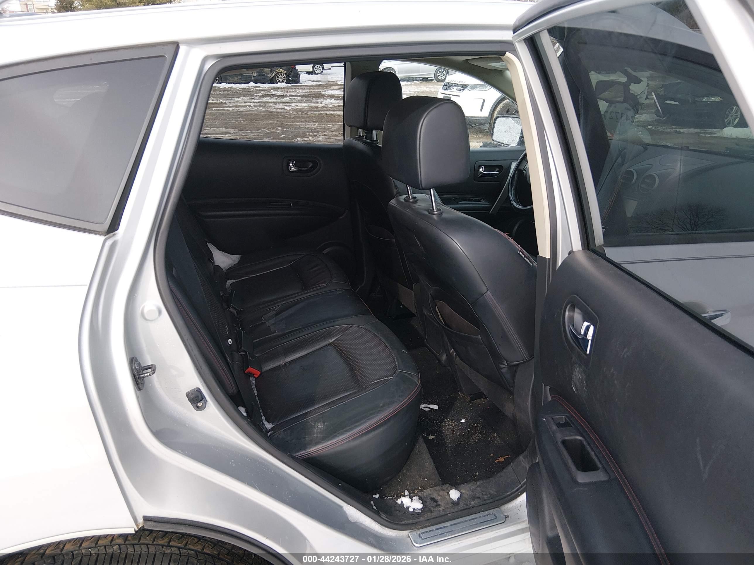 NISSAN ROGUE image 8