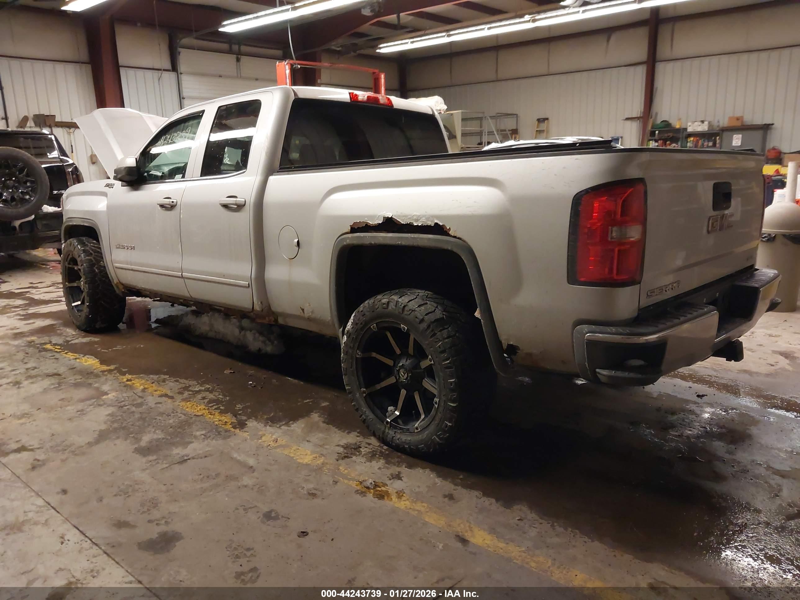GMC SIERRA image 3