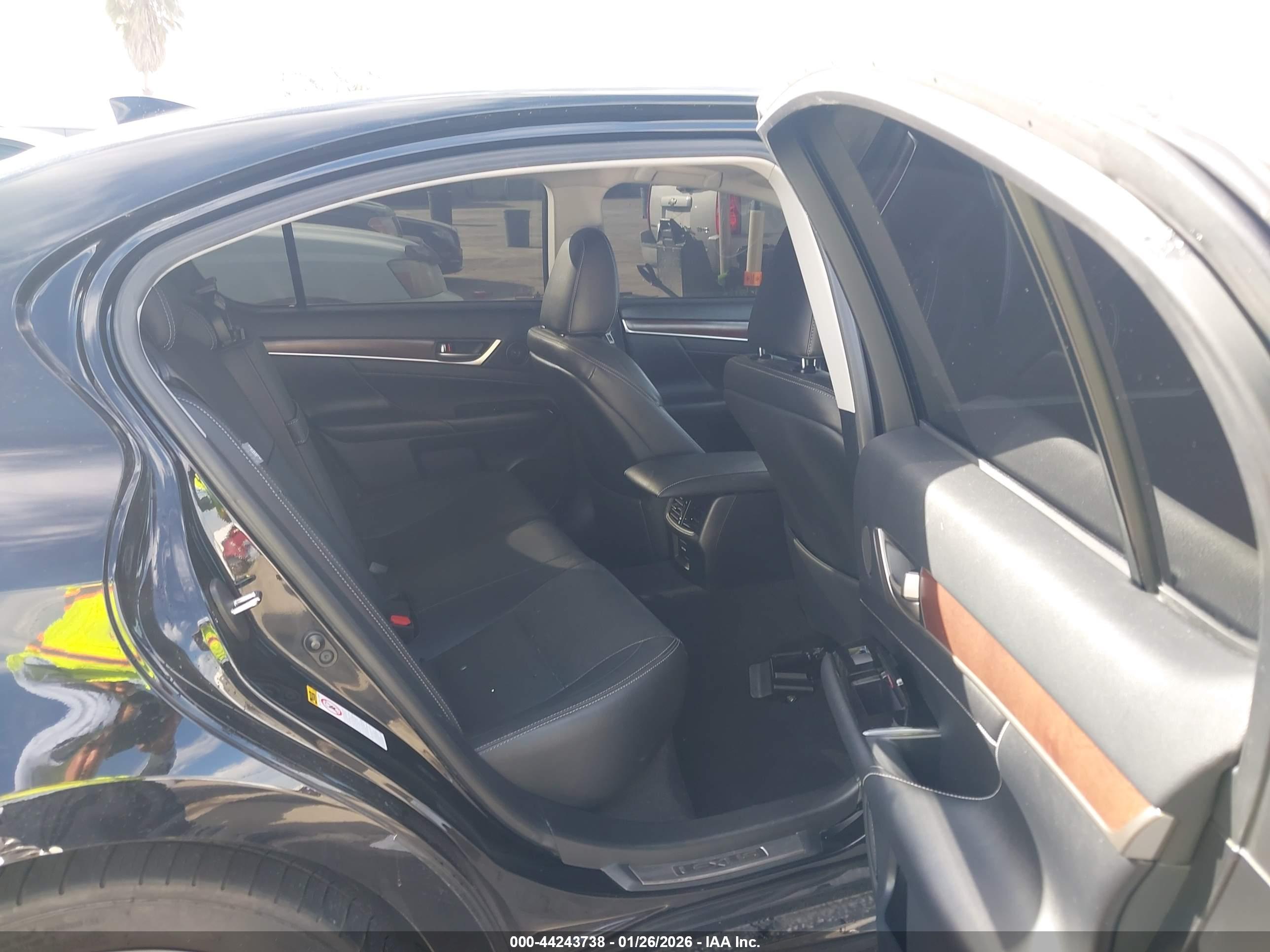 LEXUS GS image 8