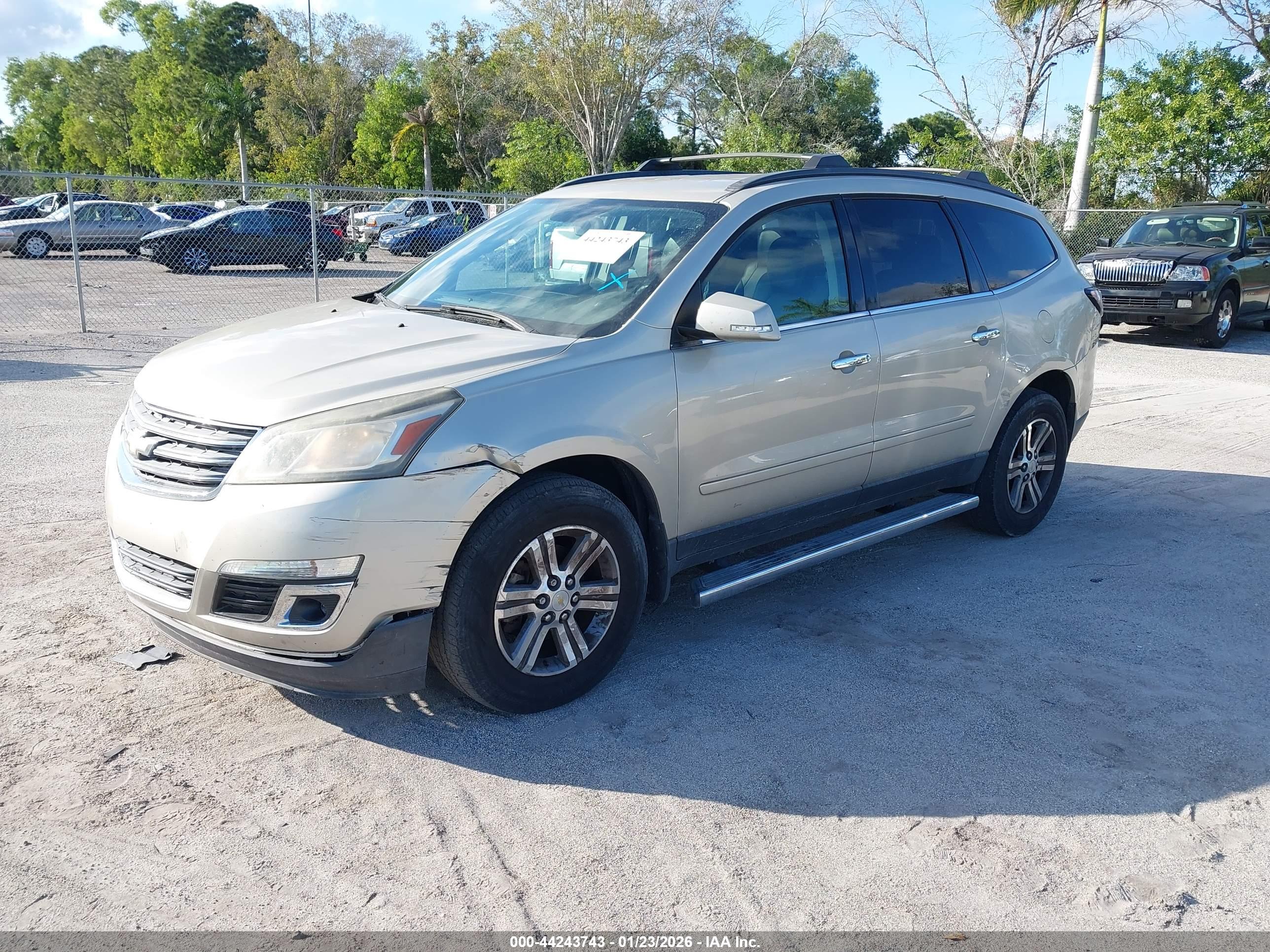 CHEVROLET TRAVERSE image 2