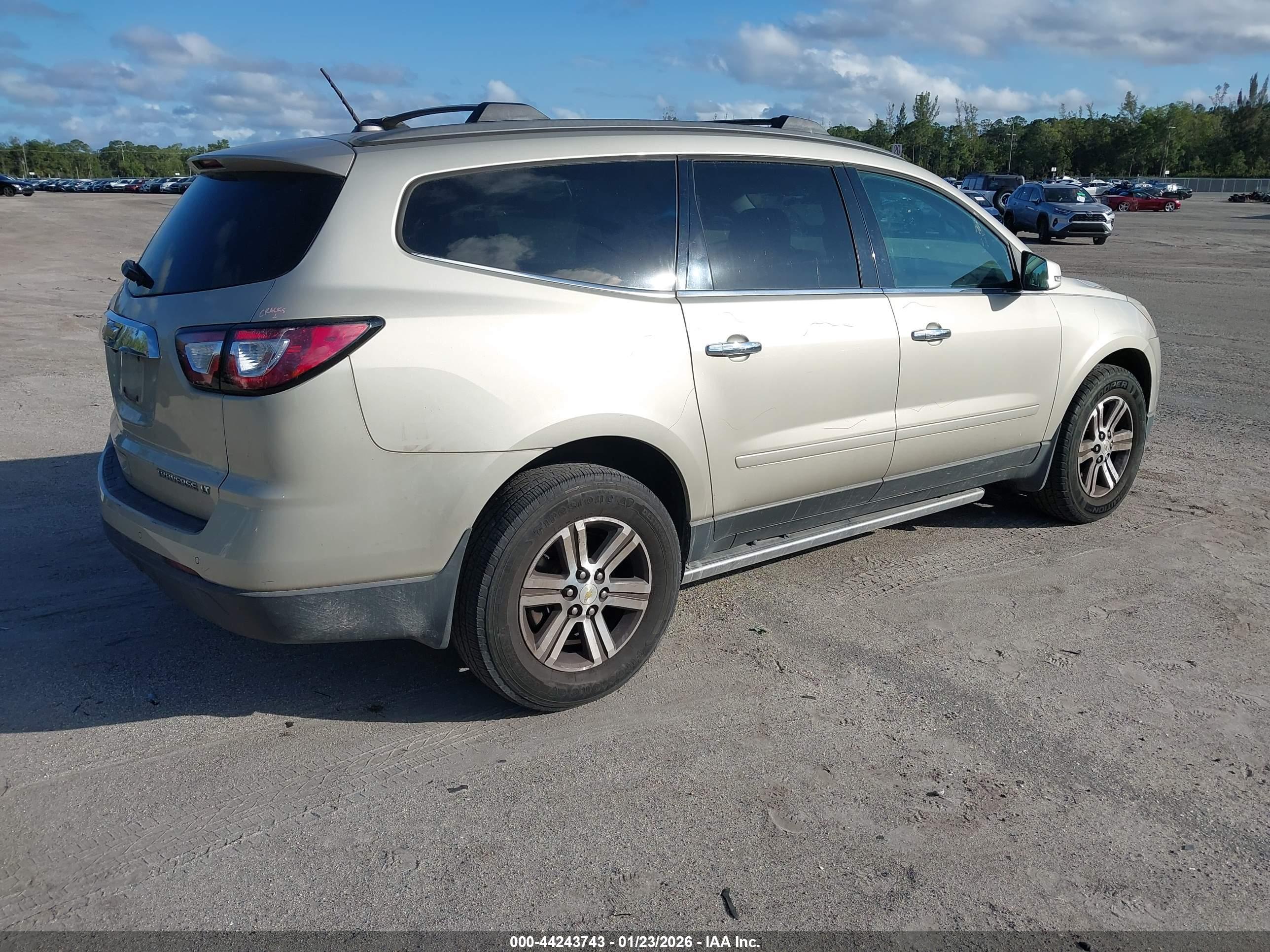 CHEVROLET TRAVERSE image 4