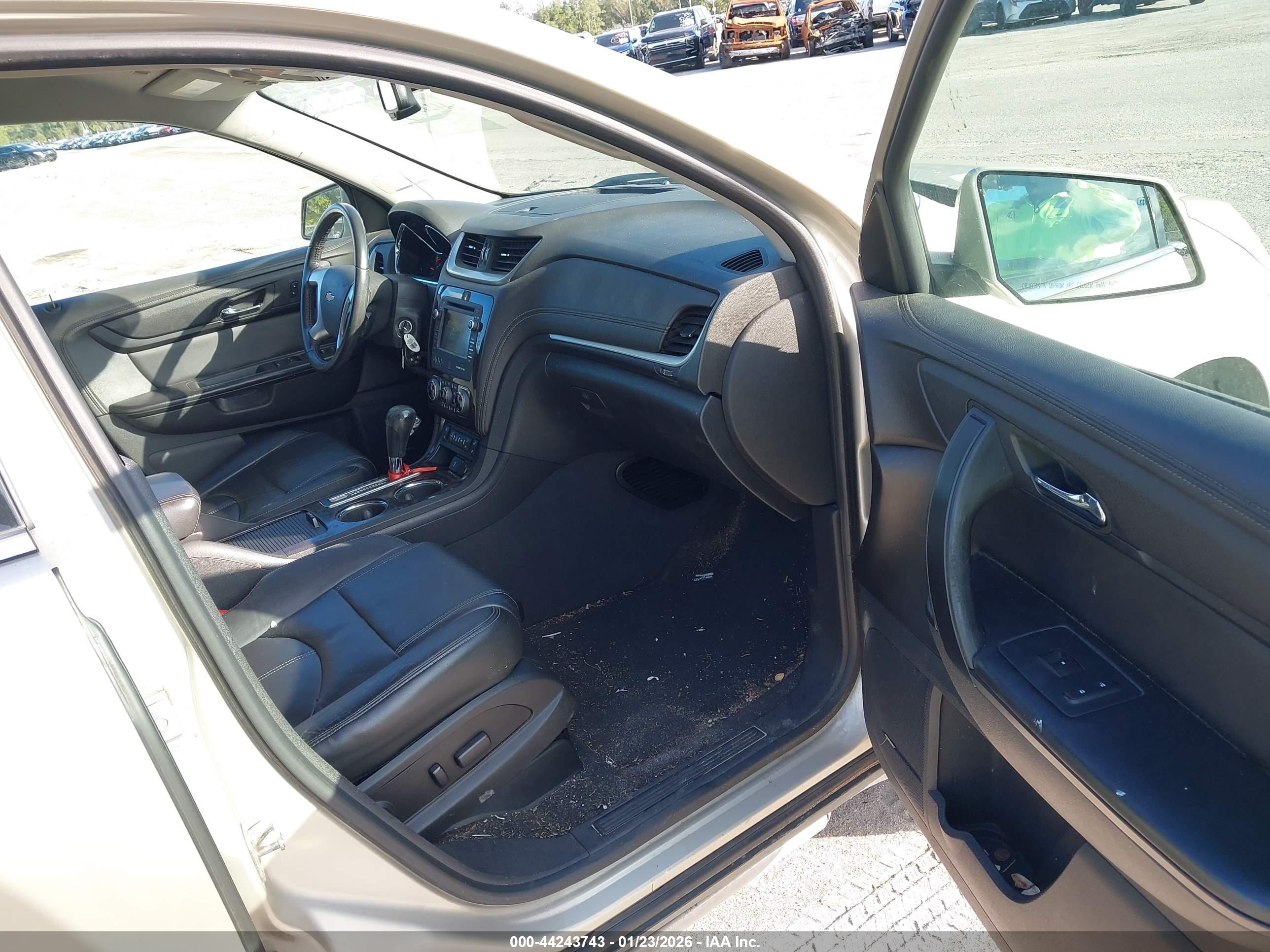 CHEVROLET TRAVERSE image 5