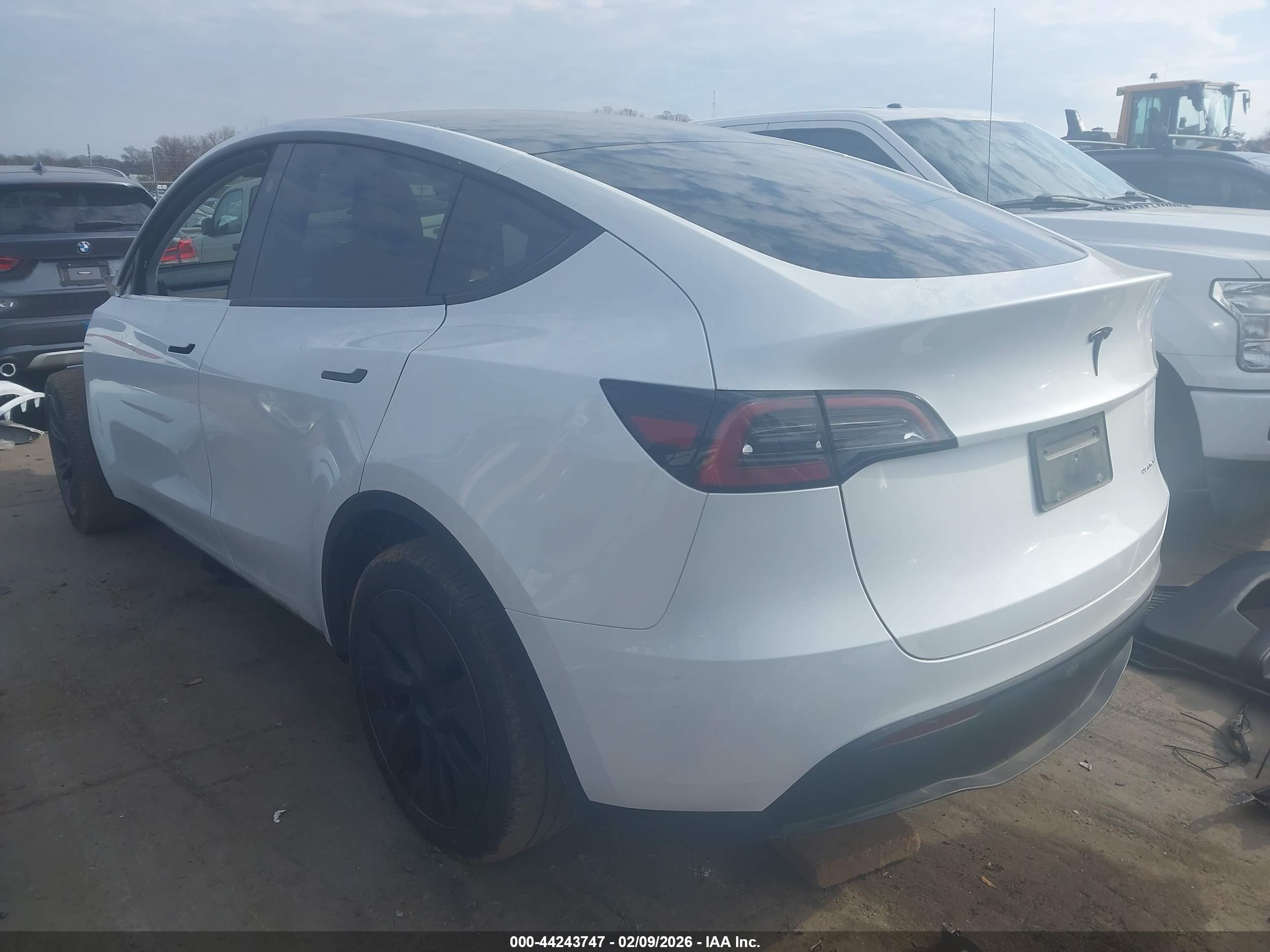 TESLA MODEL image 3