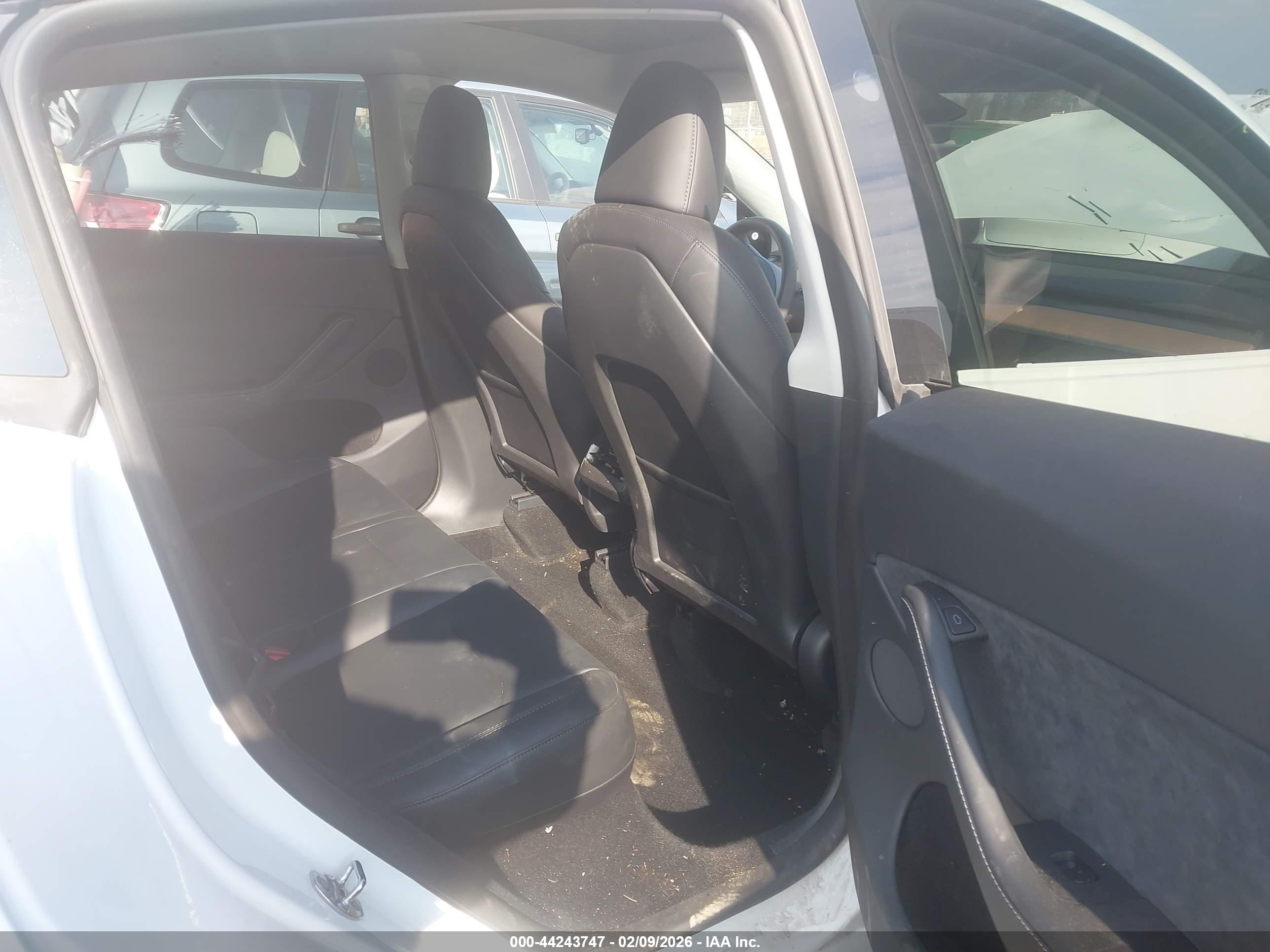 TESLA MODEL image 8