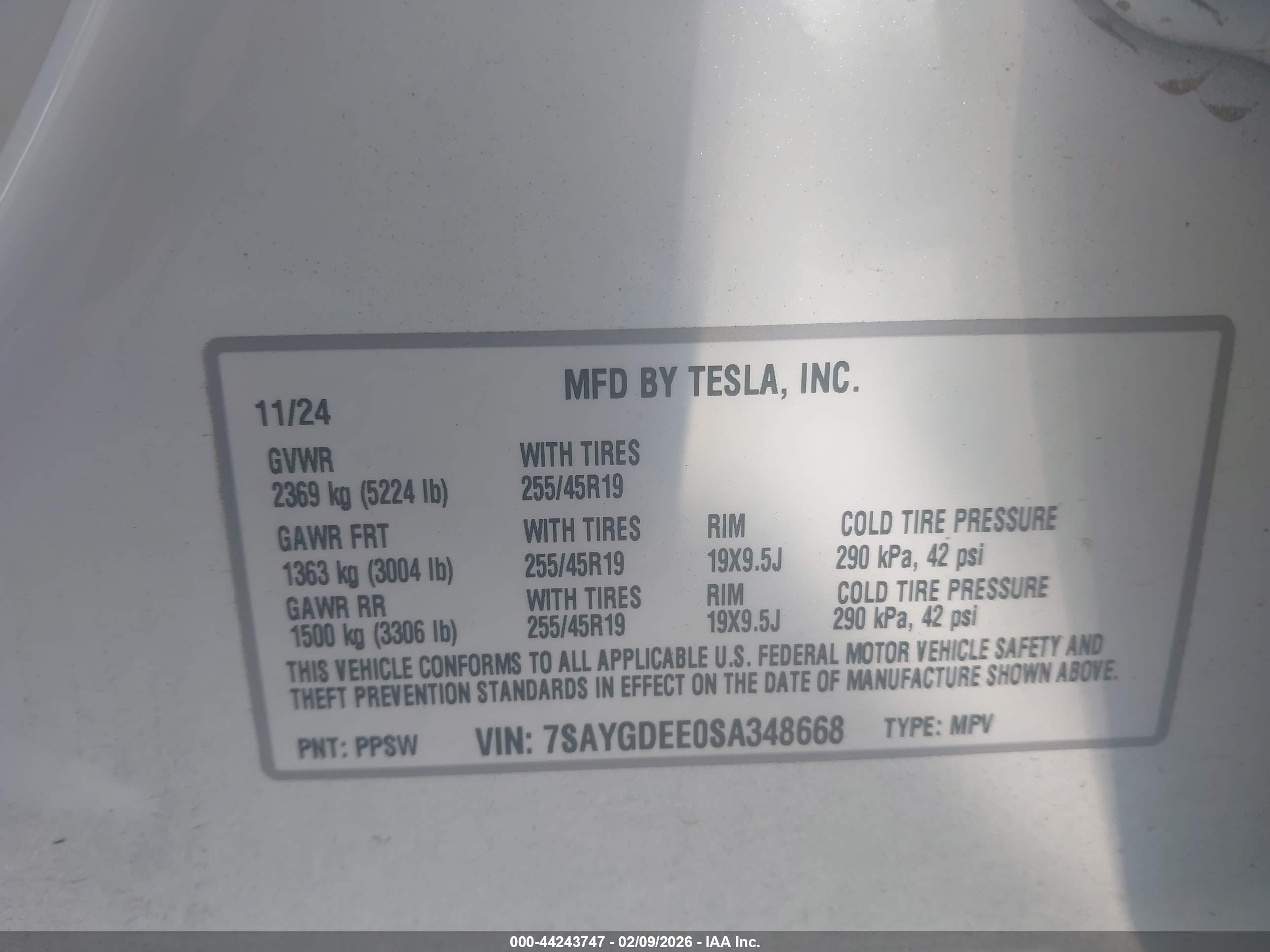 TESLA MODEL image 9