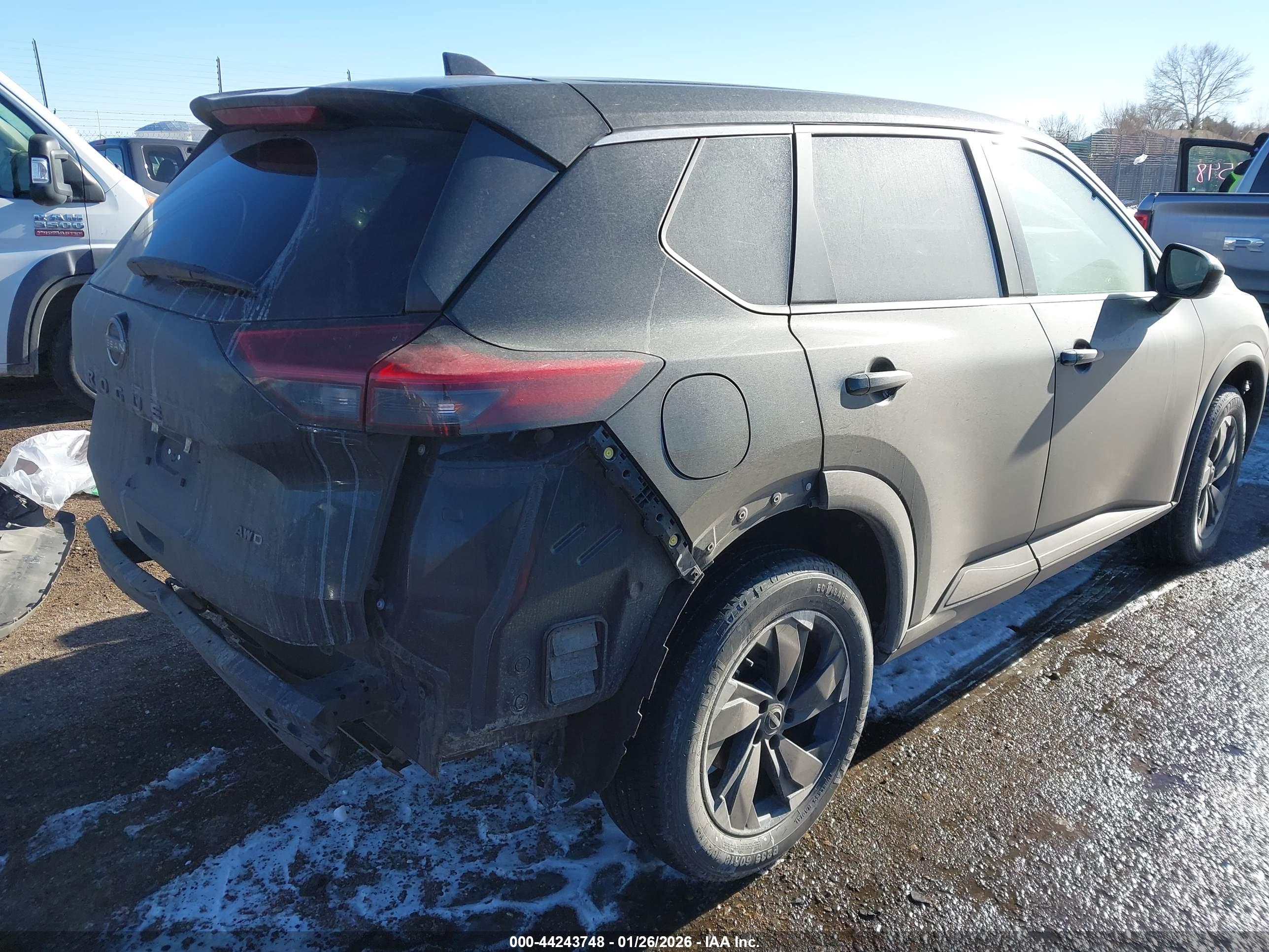 NISSAN ROGUE image 4