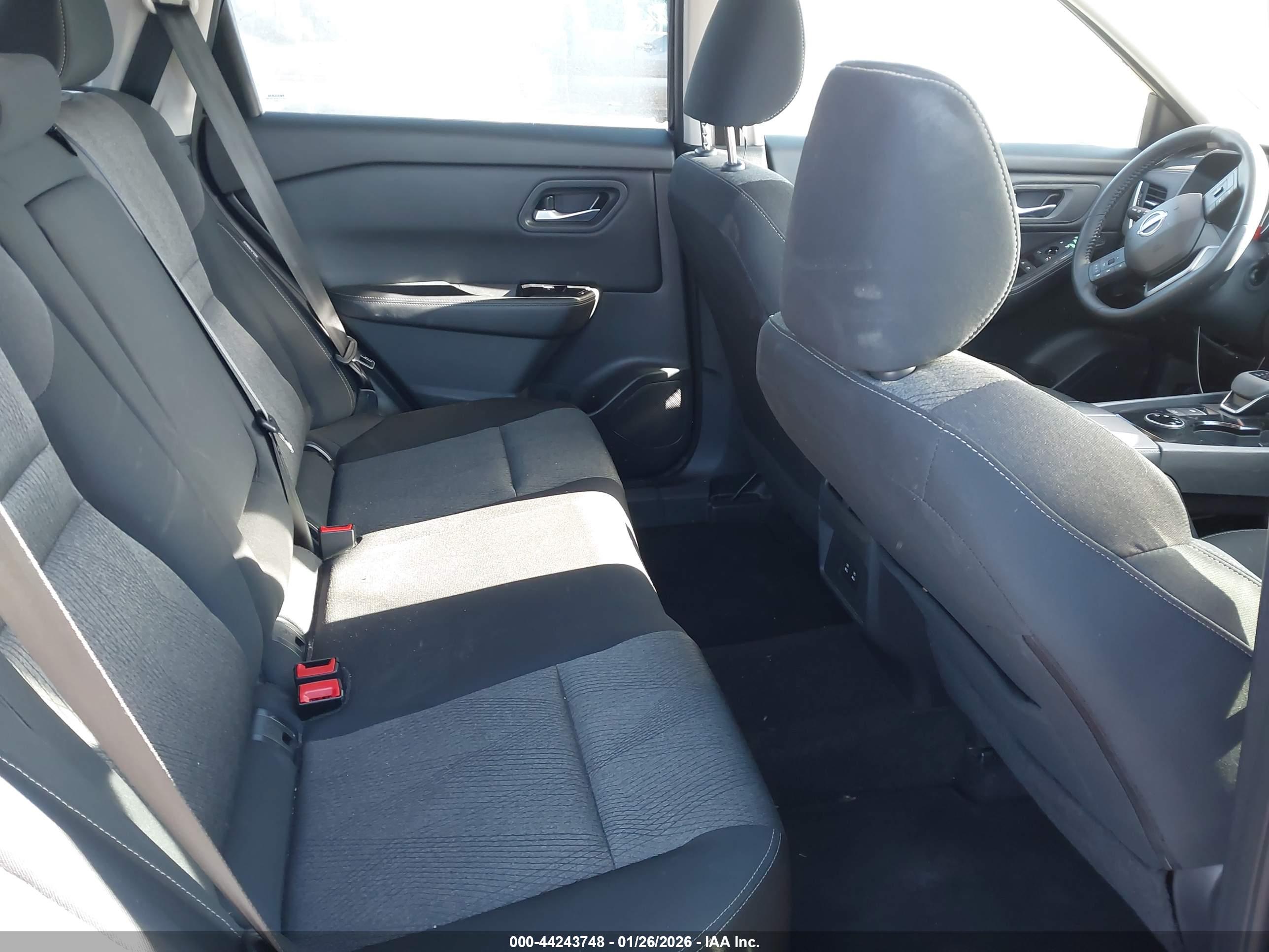 NISSAN ROGUE image 8