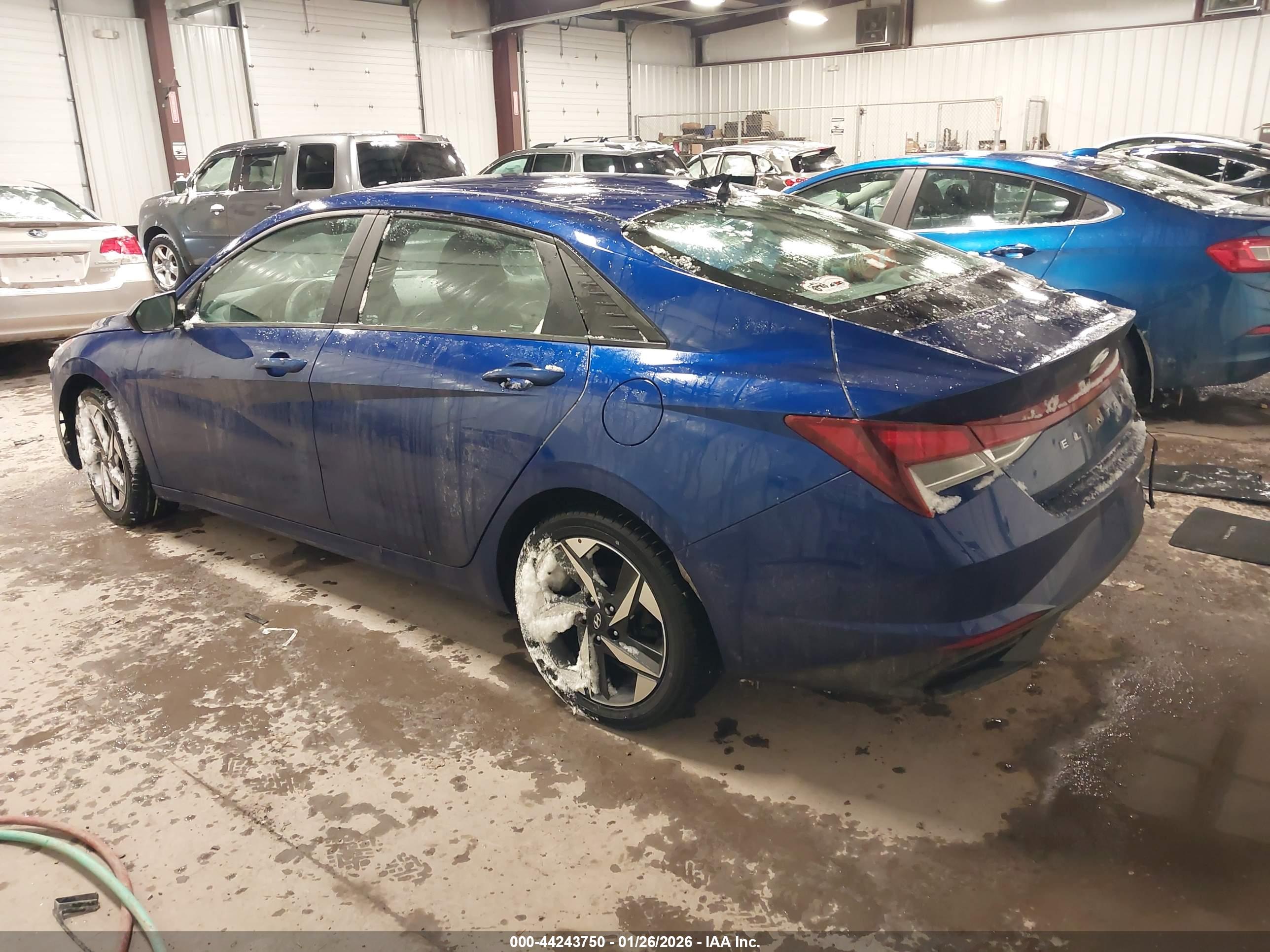 HYUNDAI ELANTRA image 3