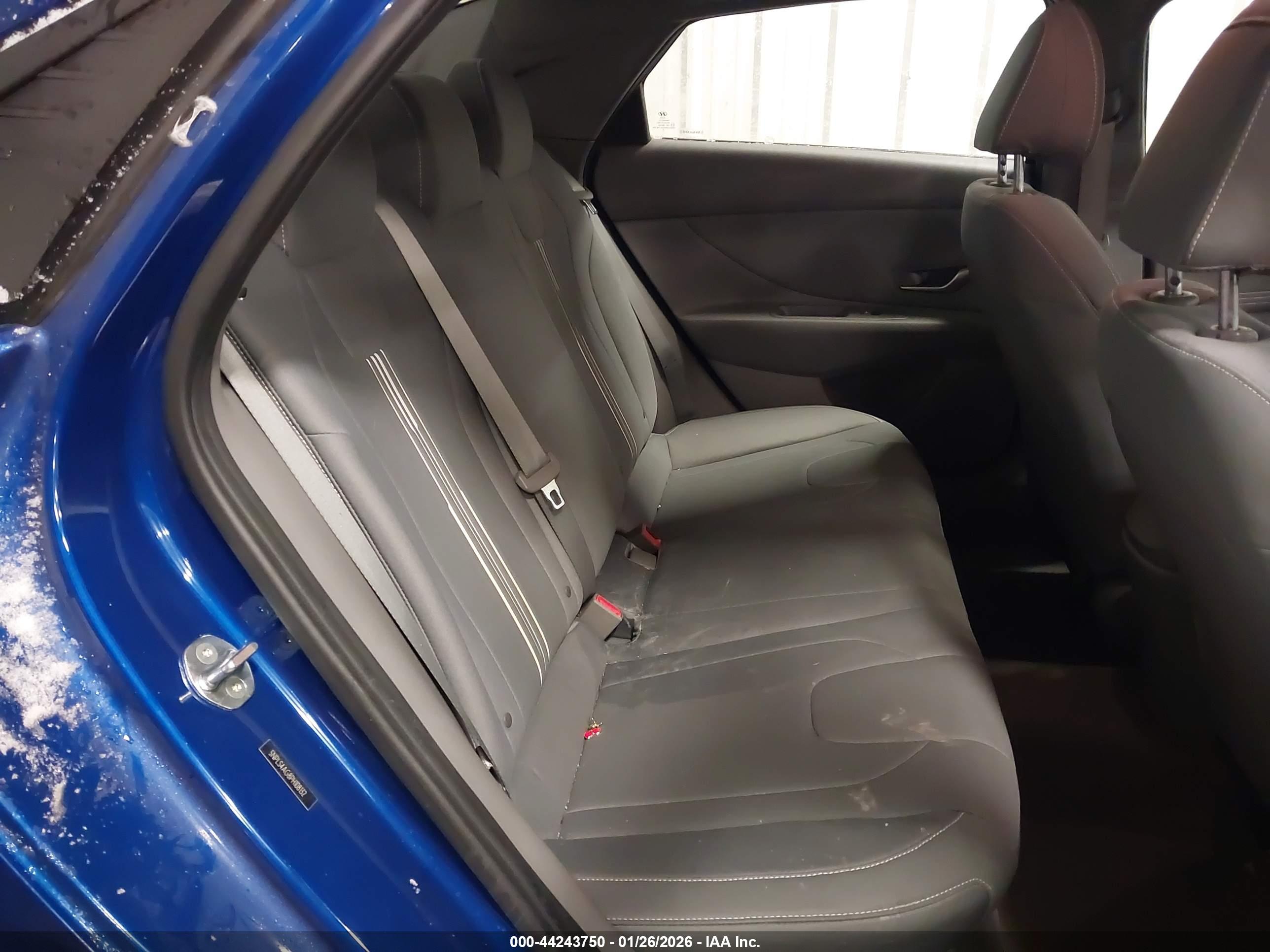 HYUNDAI ELANTRA image 8