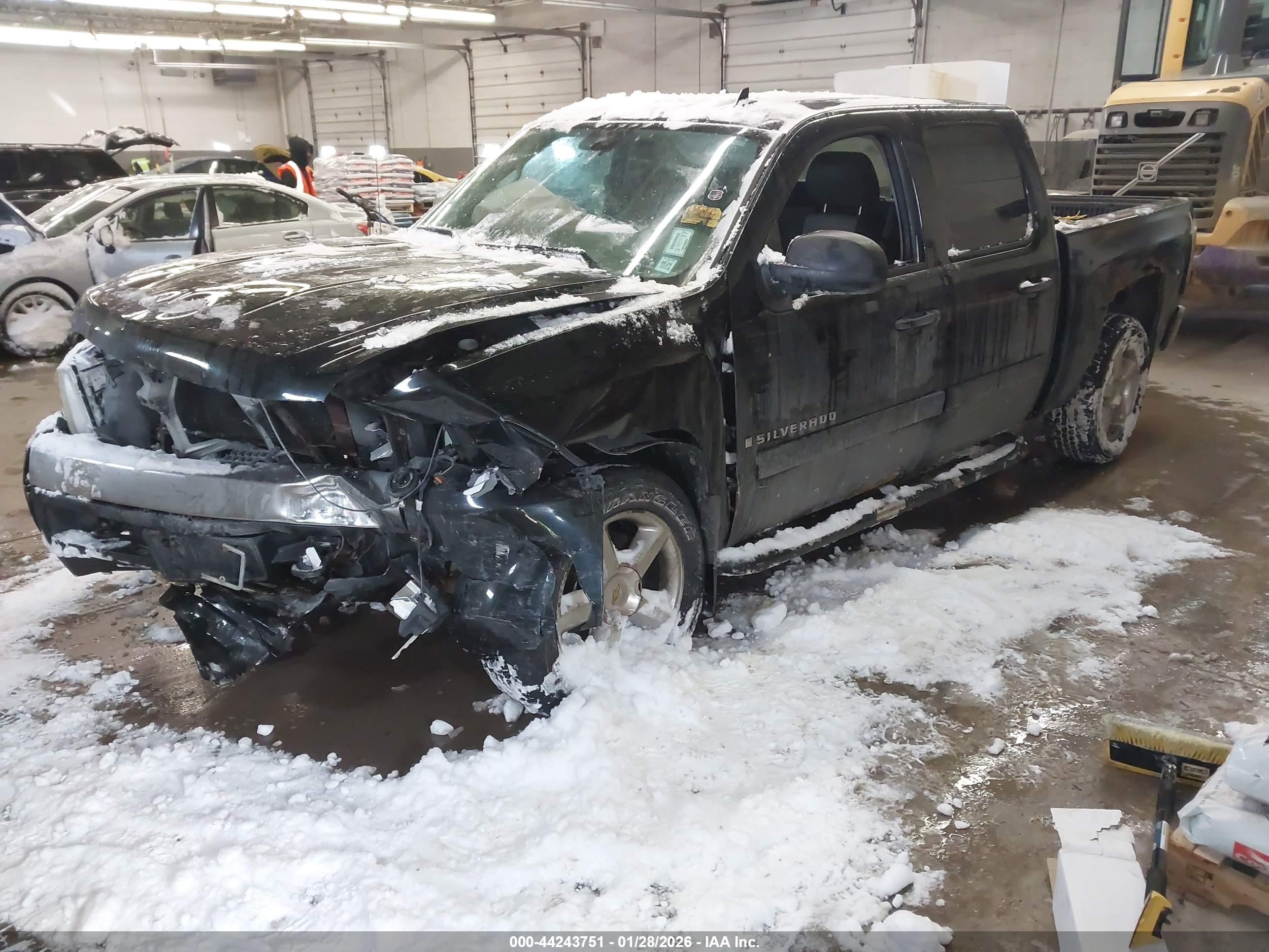 CHEVROLET SILVERADO image 2