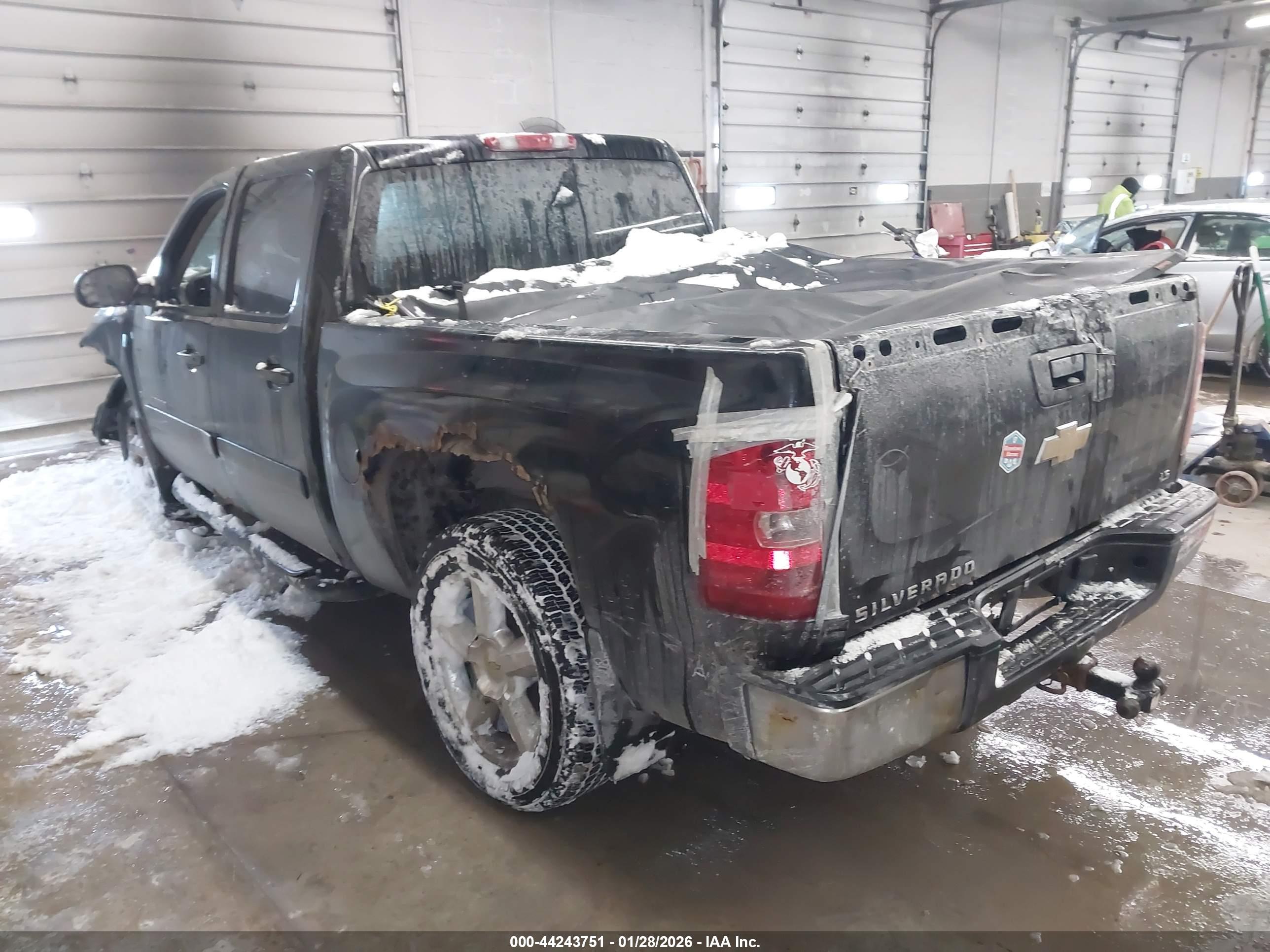 CHEVROLET SILVERADO image 3