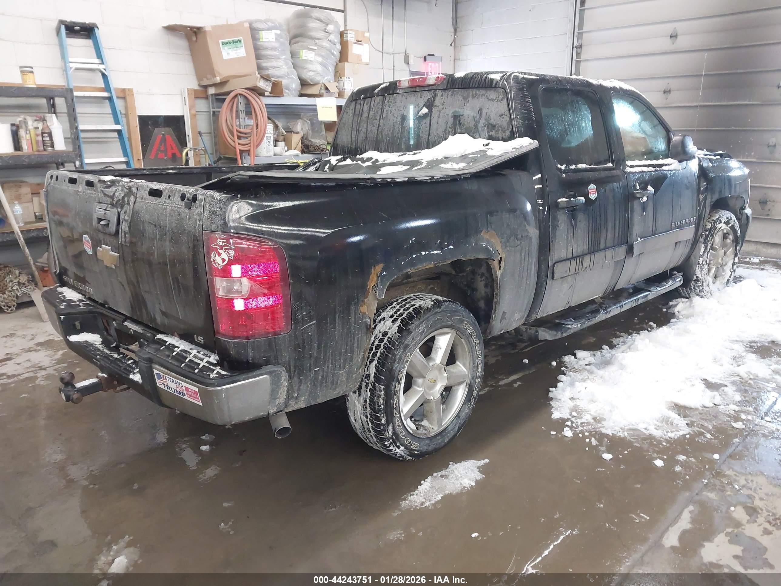 CHEVROLET SILVERADO image 4