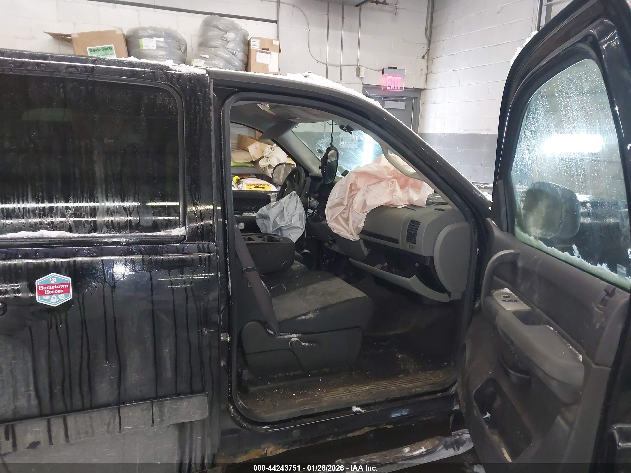 CHEVROLET SILVERADO image 5