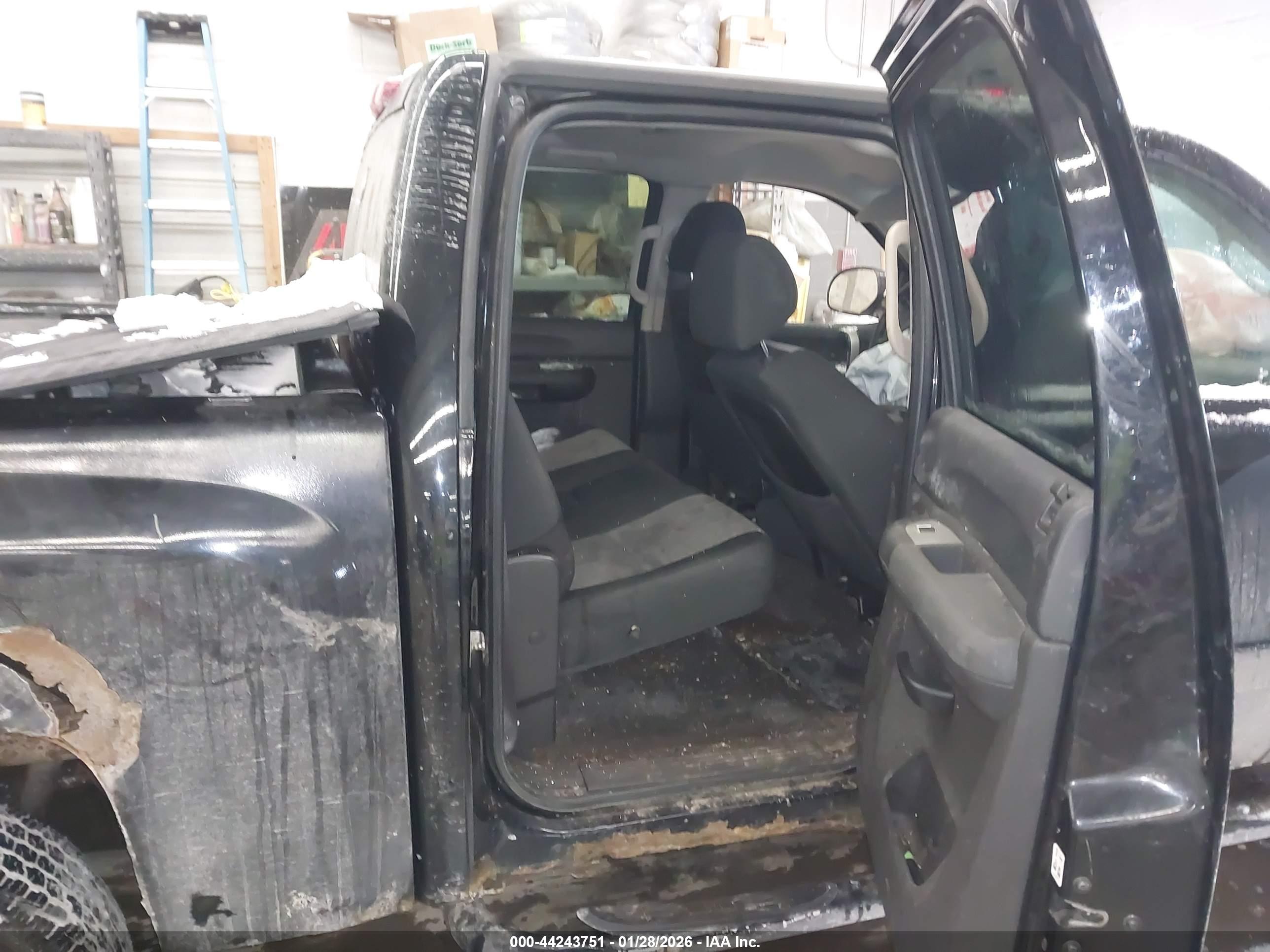 CHEVROLET SILVERADO image 8
