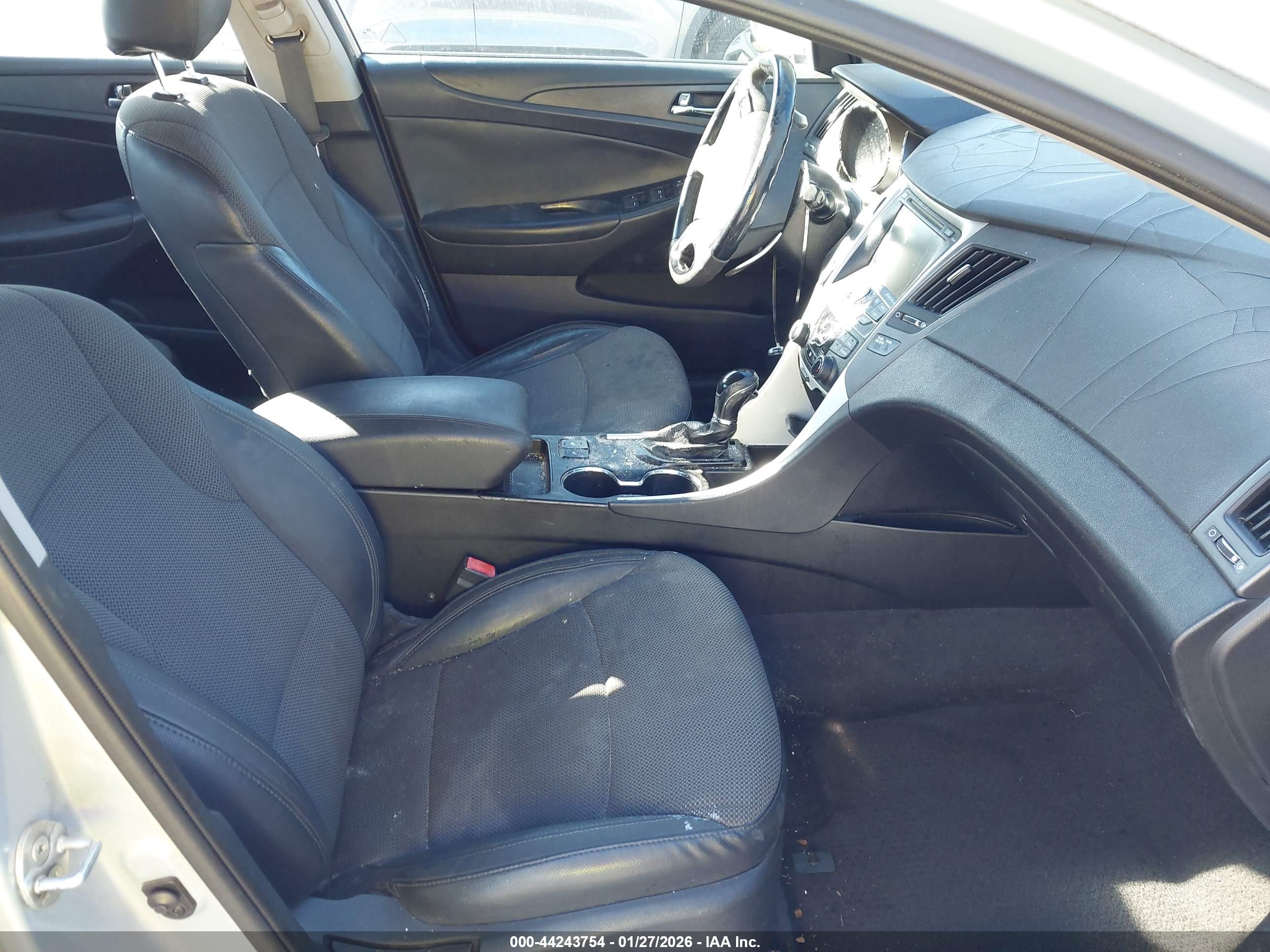 HYUNDAI SONATA image 5