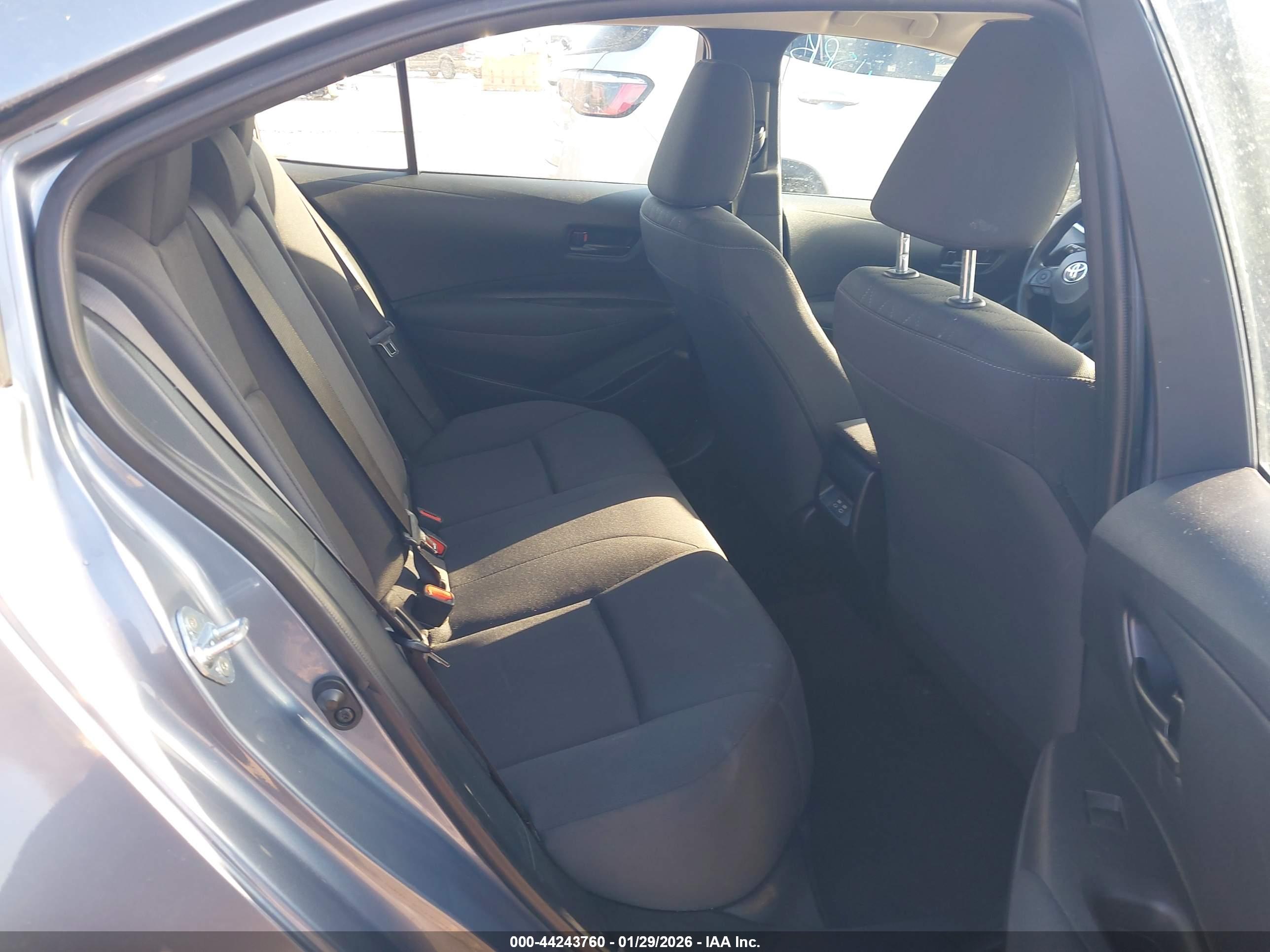 TOYOTA COROLLA image 8