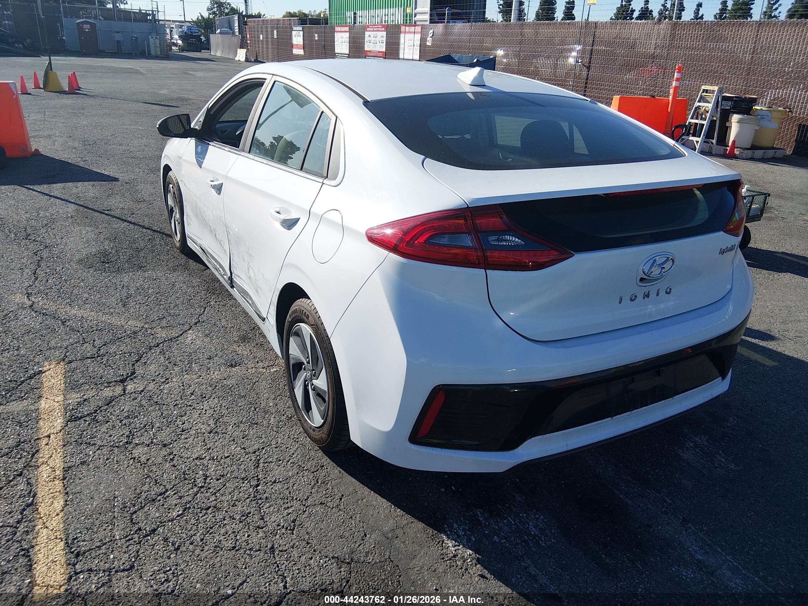 HYUNDAI IONIQ image 3