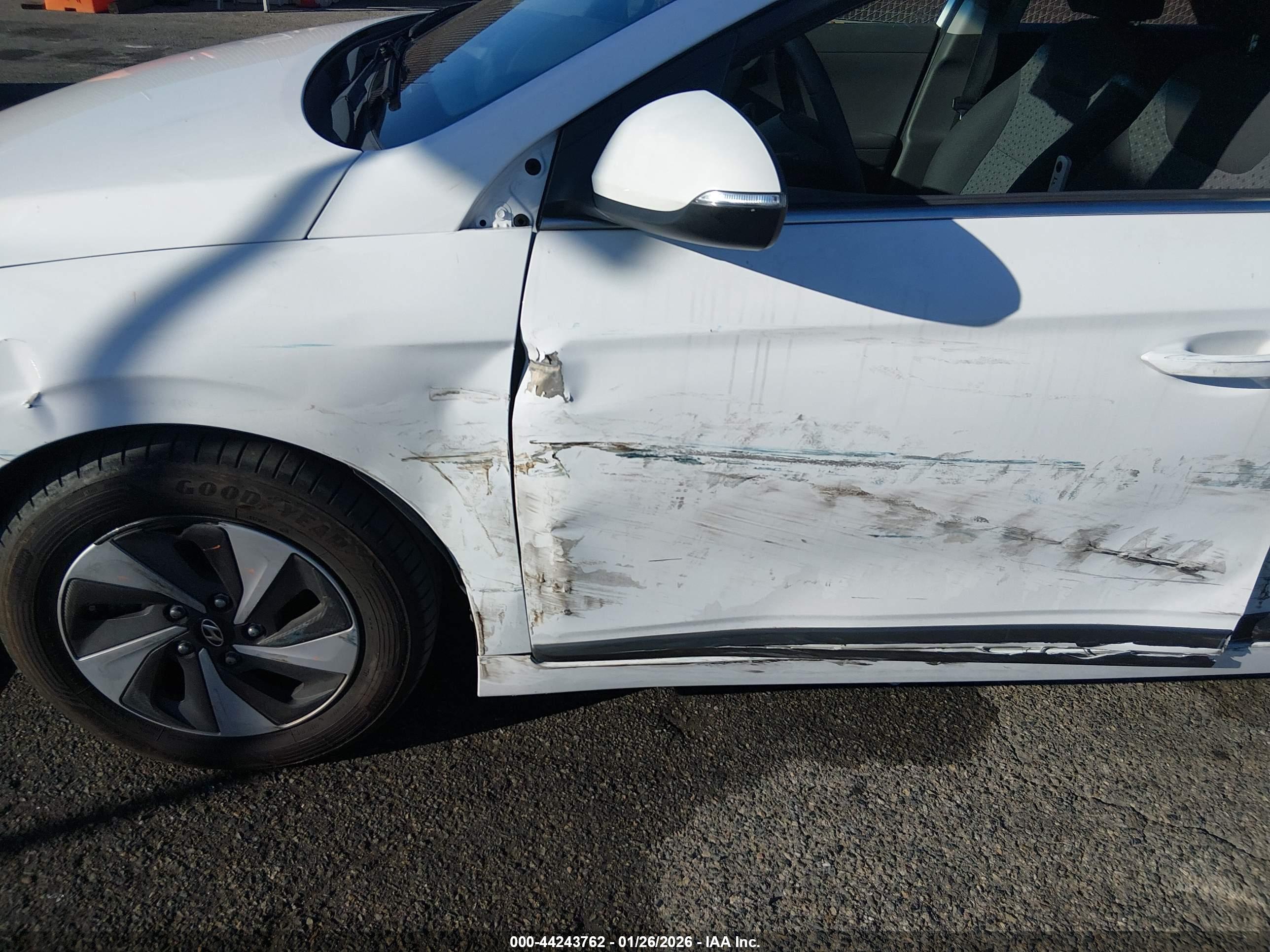 HYUNDAI IONIQ image 6
