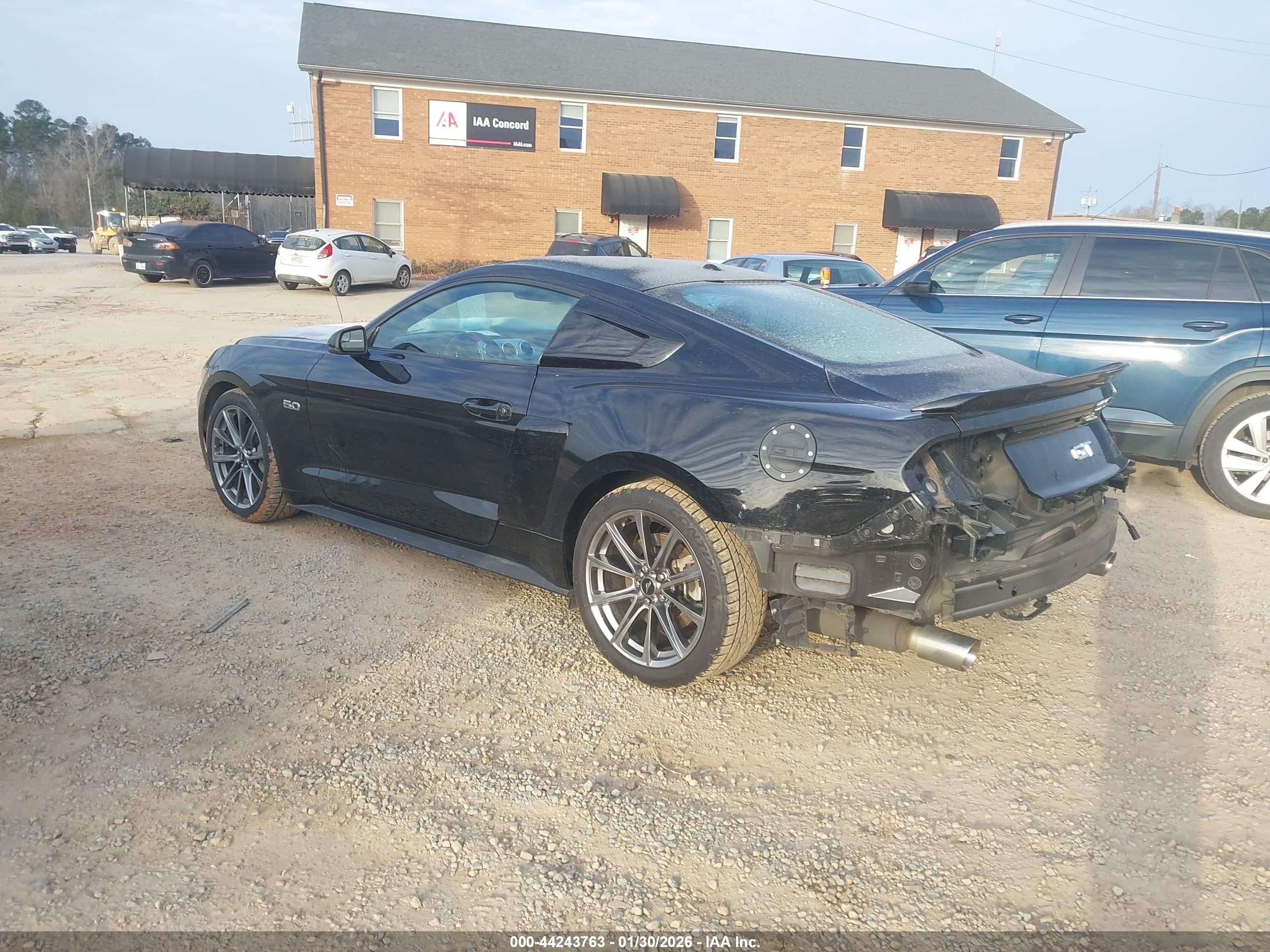 FORD MUSTANG image 3