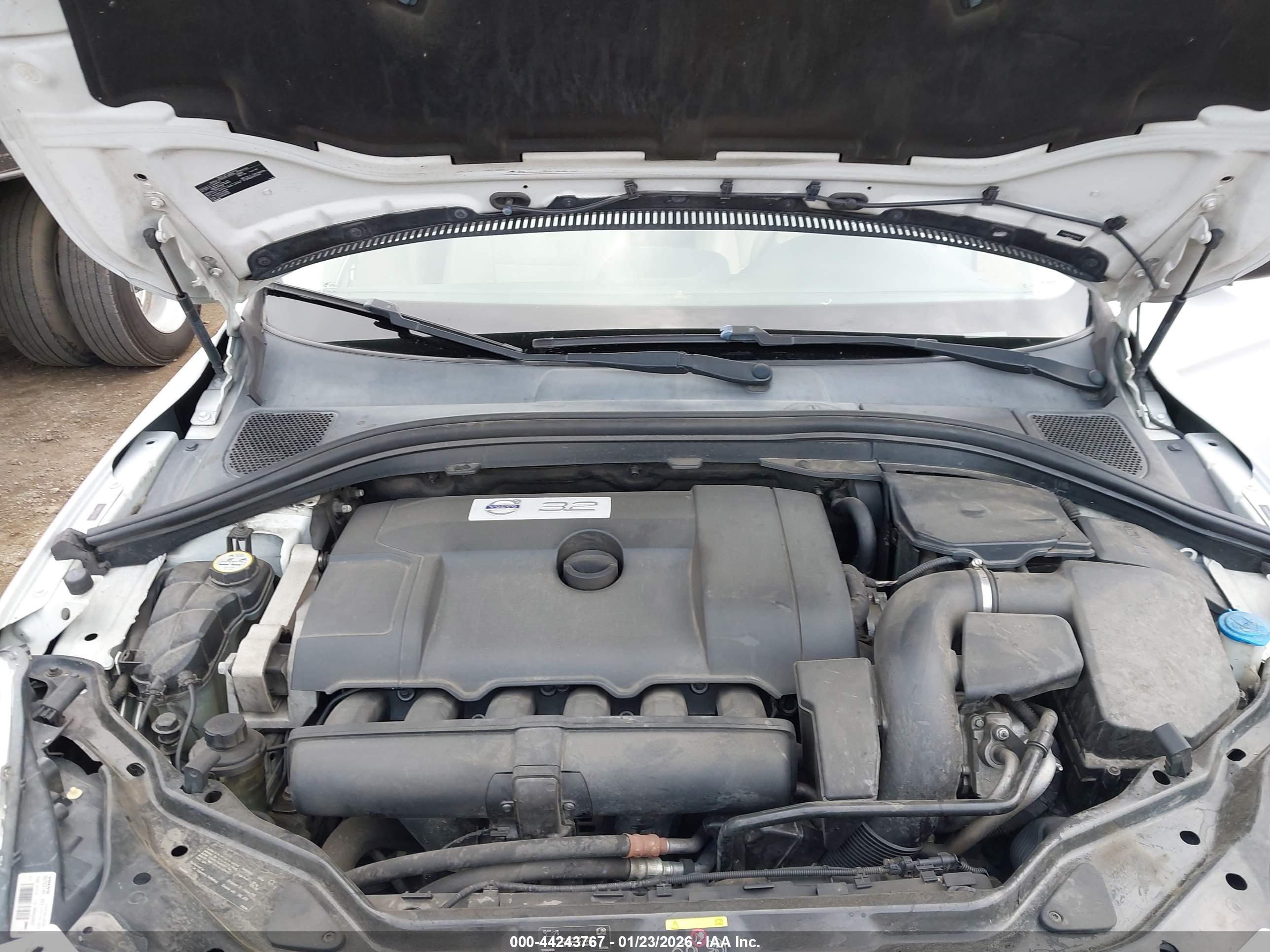 VOLVO XC60 image 10