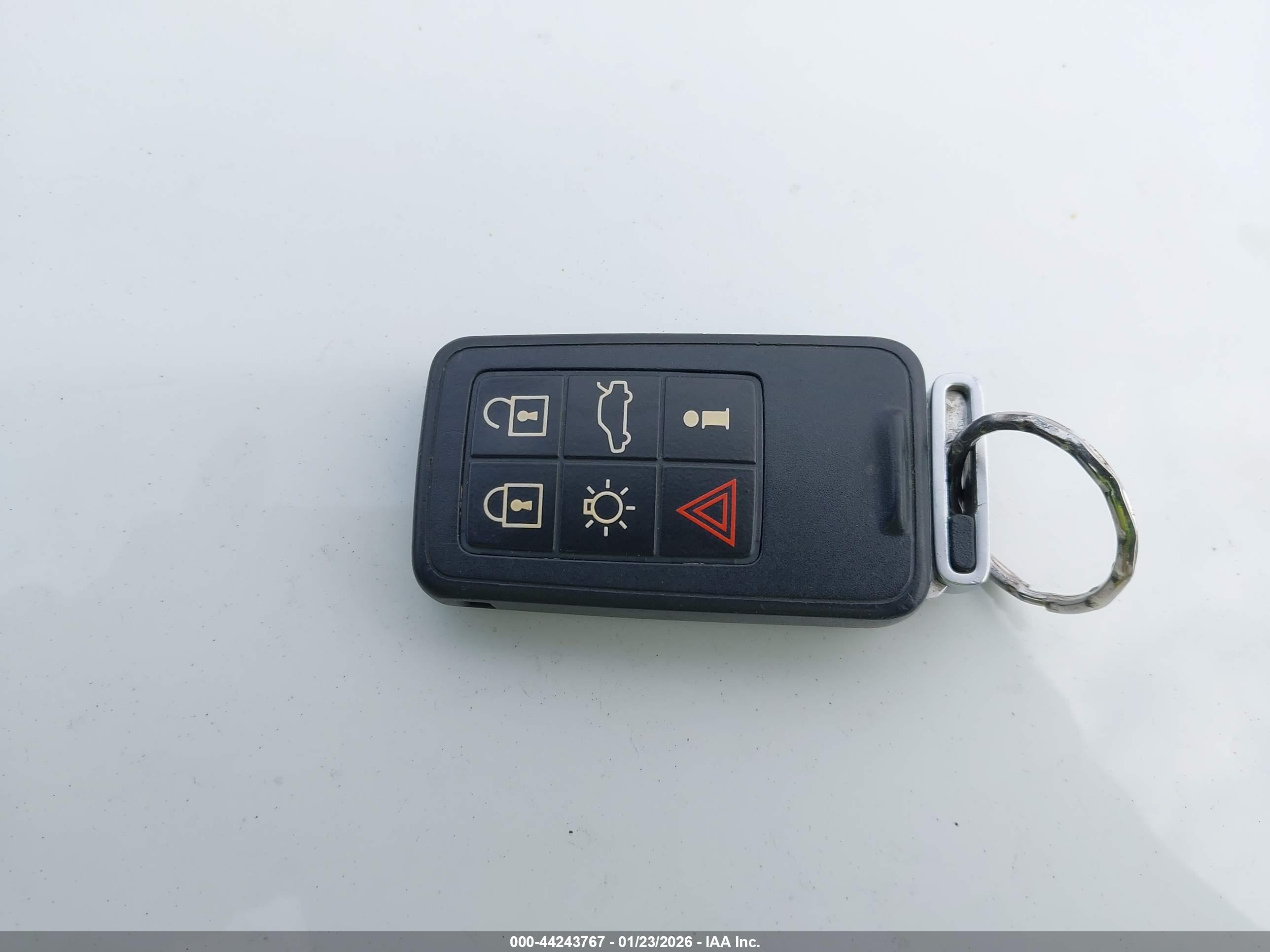 VOLVO XC60 image 11