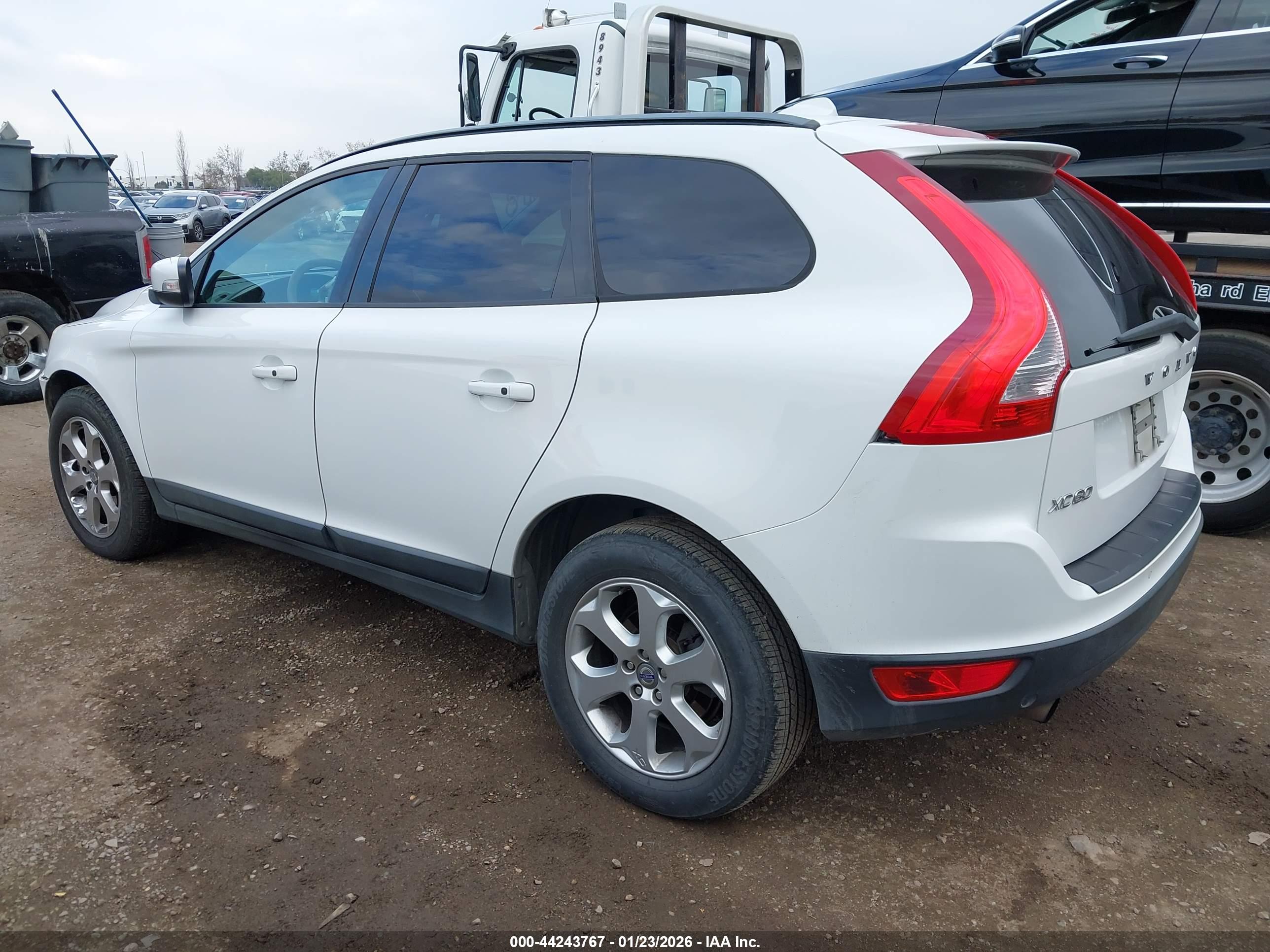 VOLVO XC60 image 3