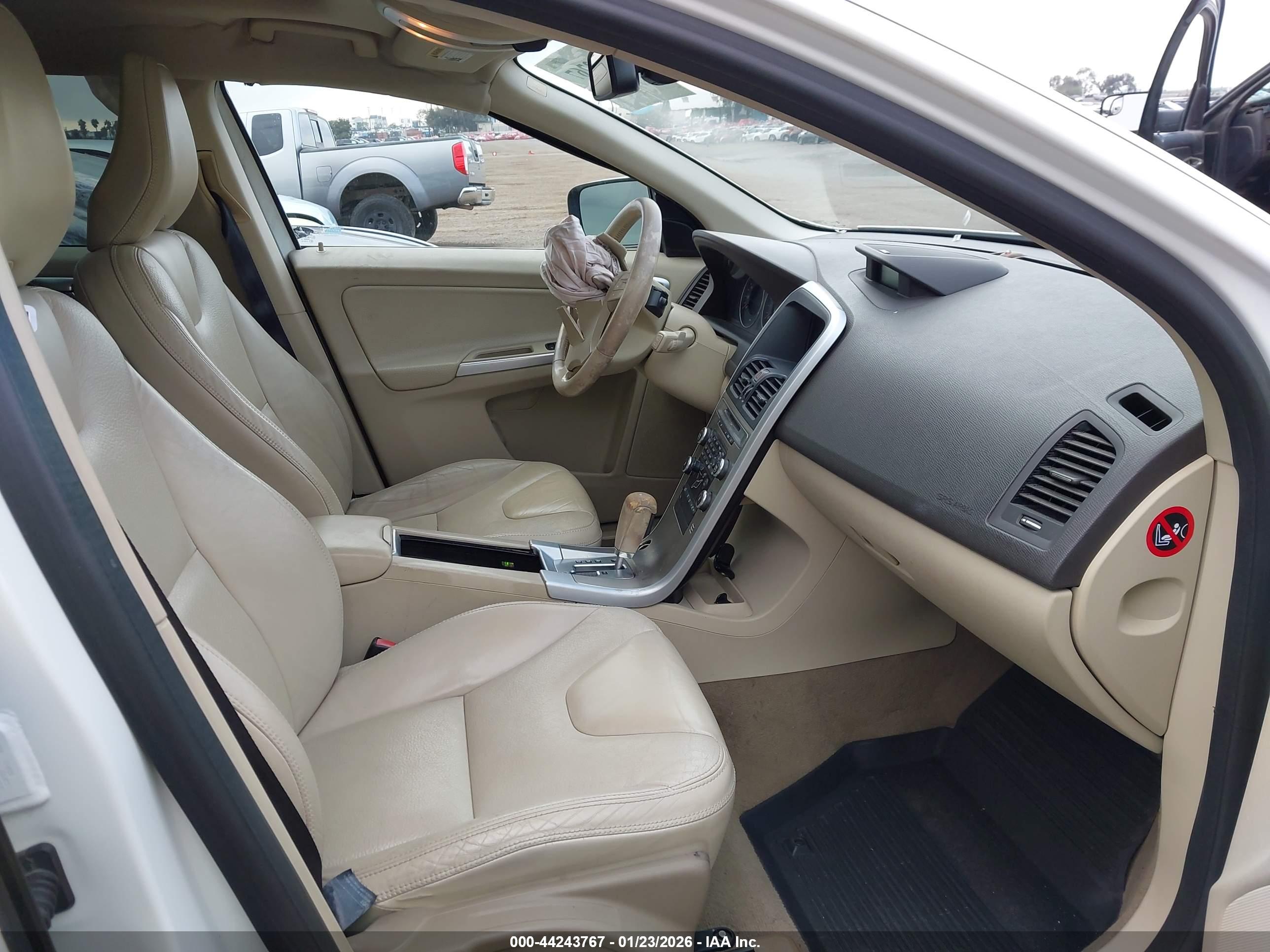 VOLVO XC60 image 5