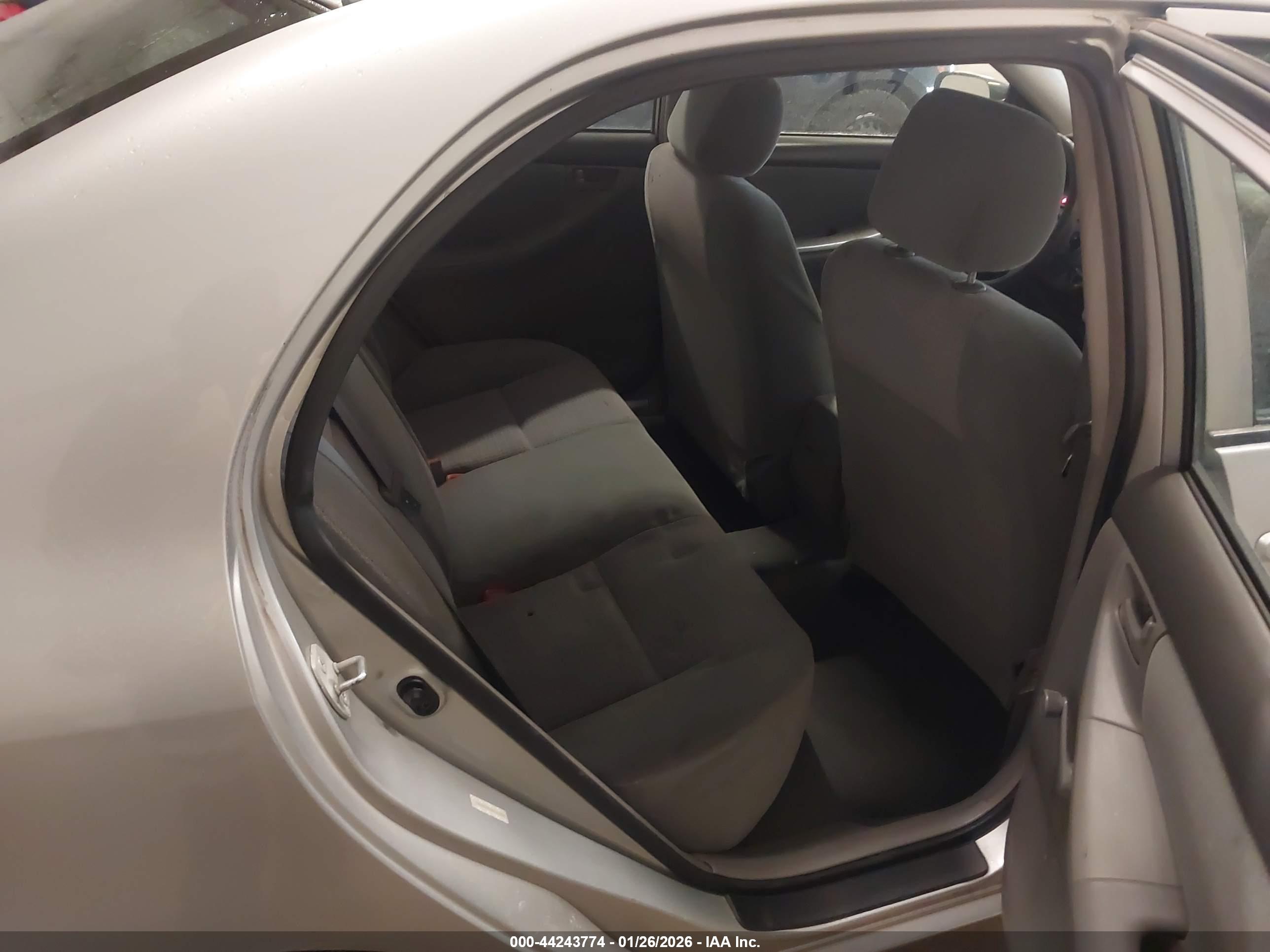 TOYOTA COROLLA image 8