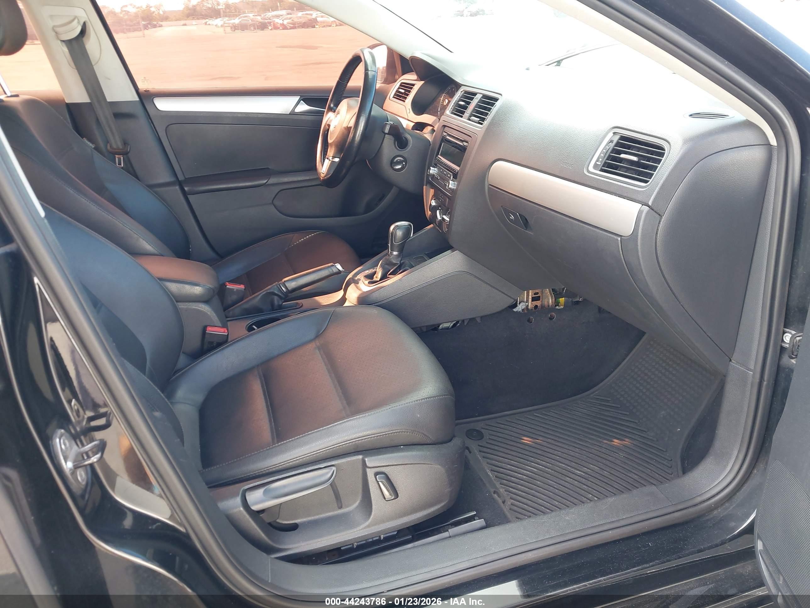 VOLKSWAGEN JETTA image 5