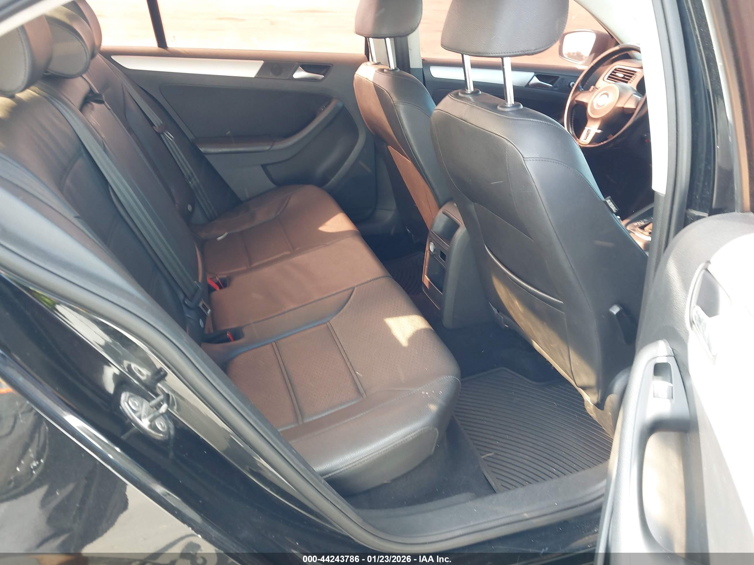 VOLKSWAGEN JETTA image 8