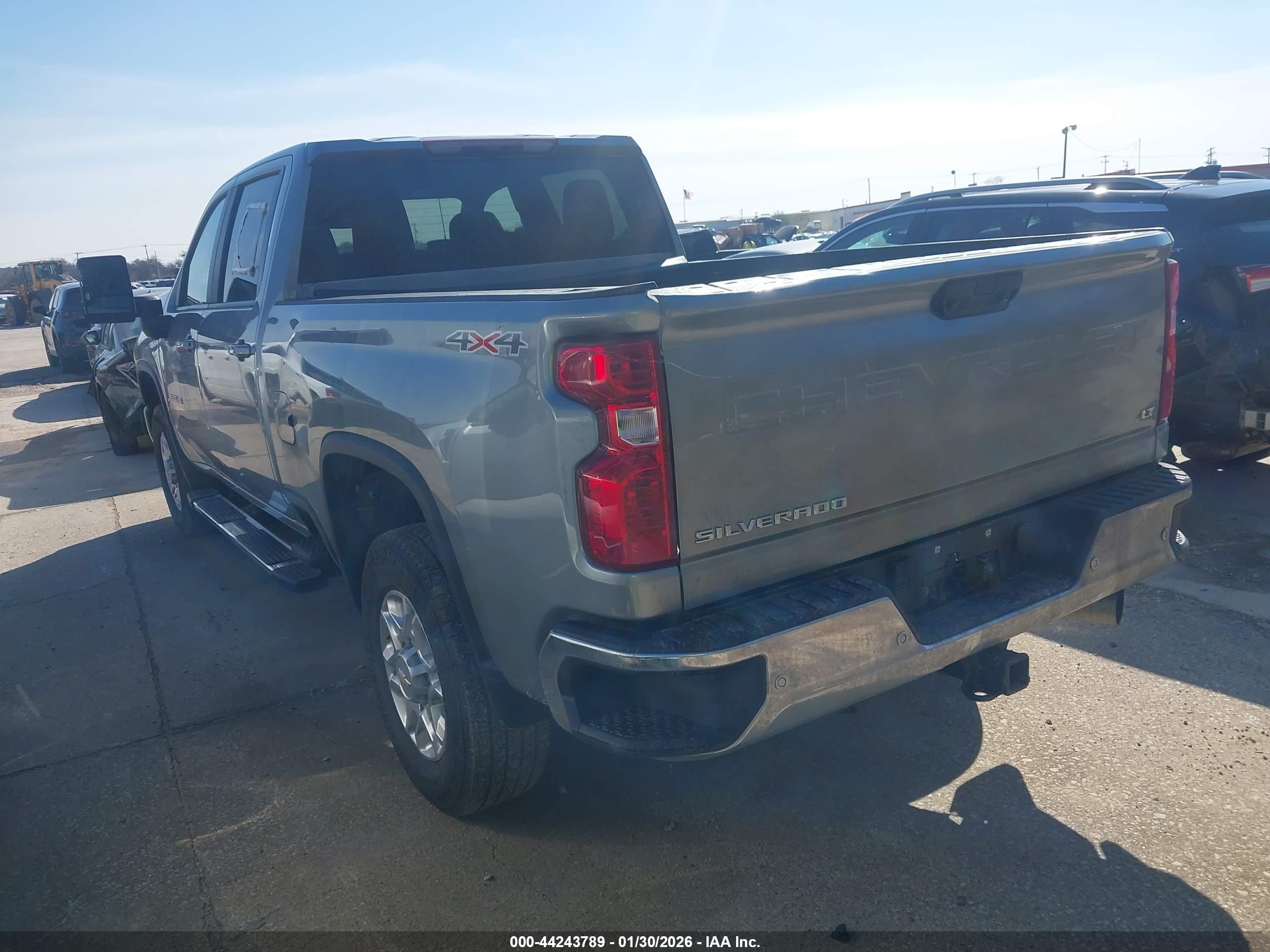 CHEVROLET SILVERADO image 3