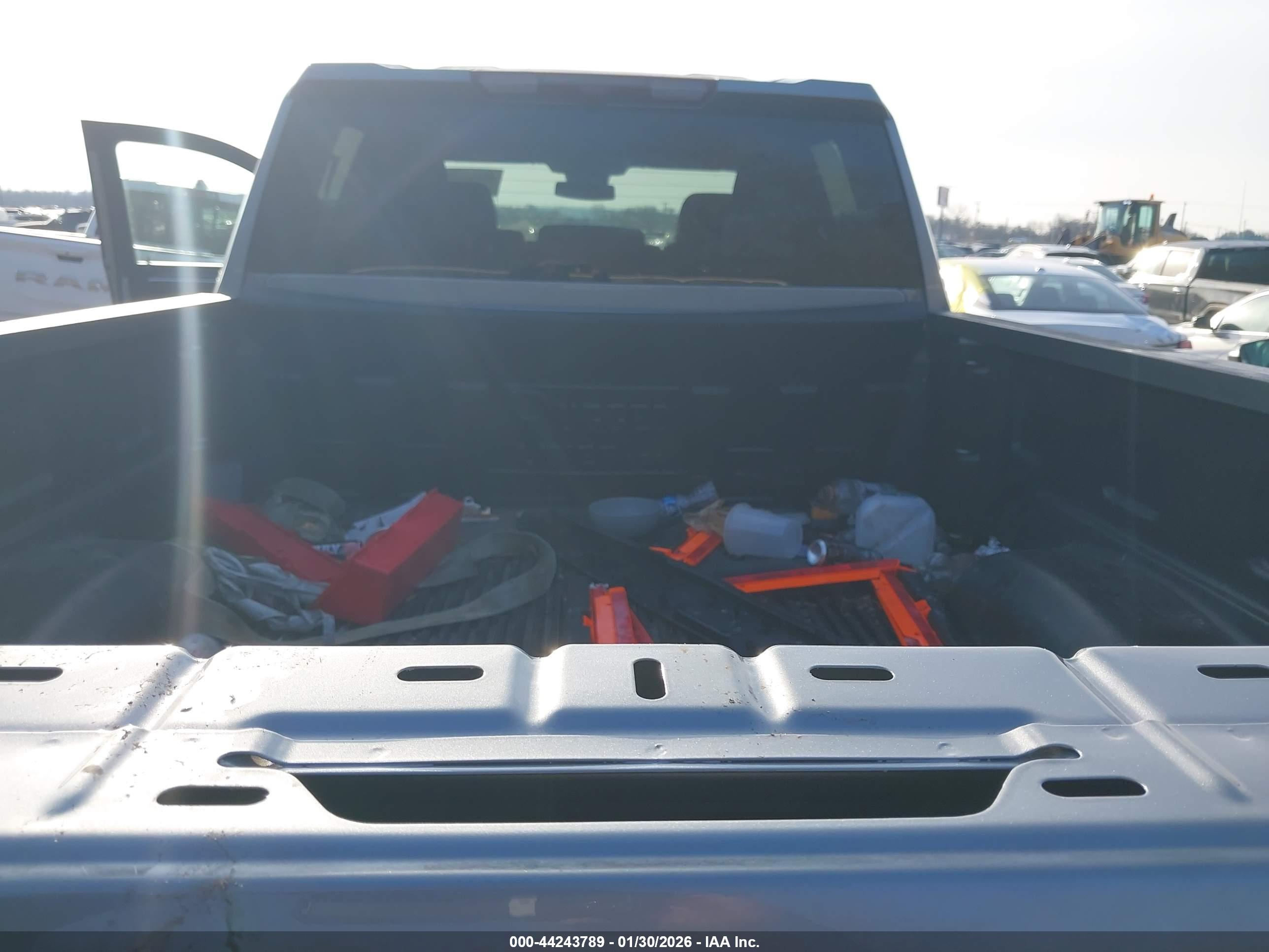 CHEVROLET SILVERADO image 7