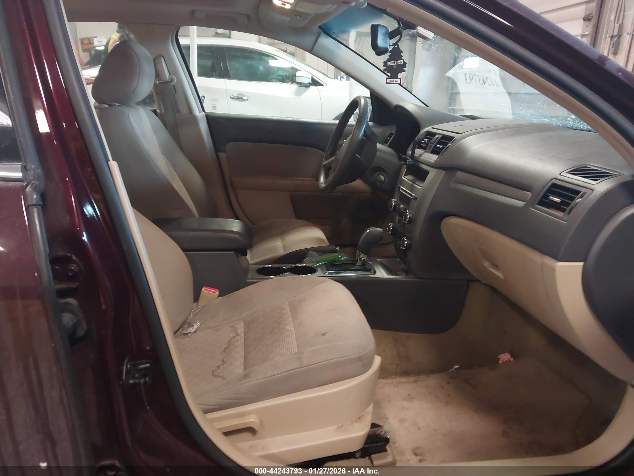FORD FUSION image 5