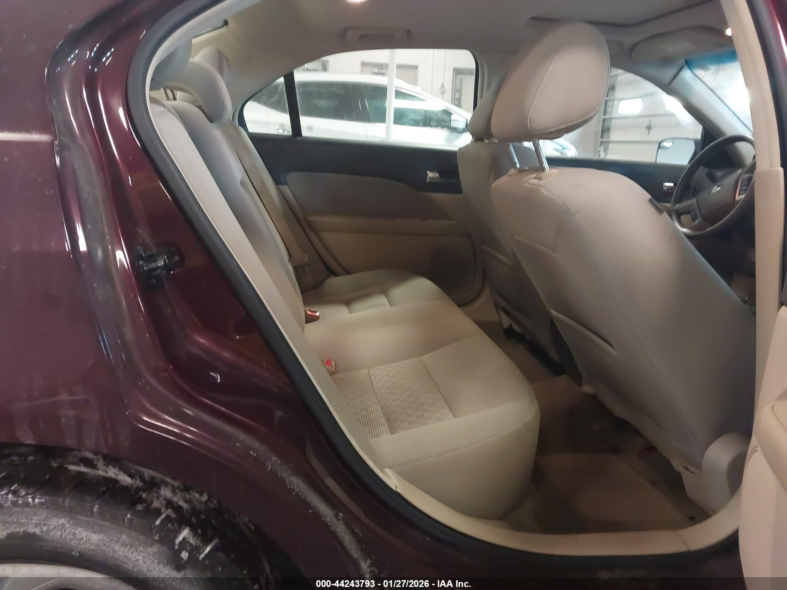 FORD FUSION image 8