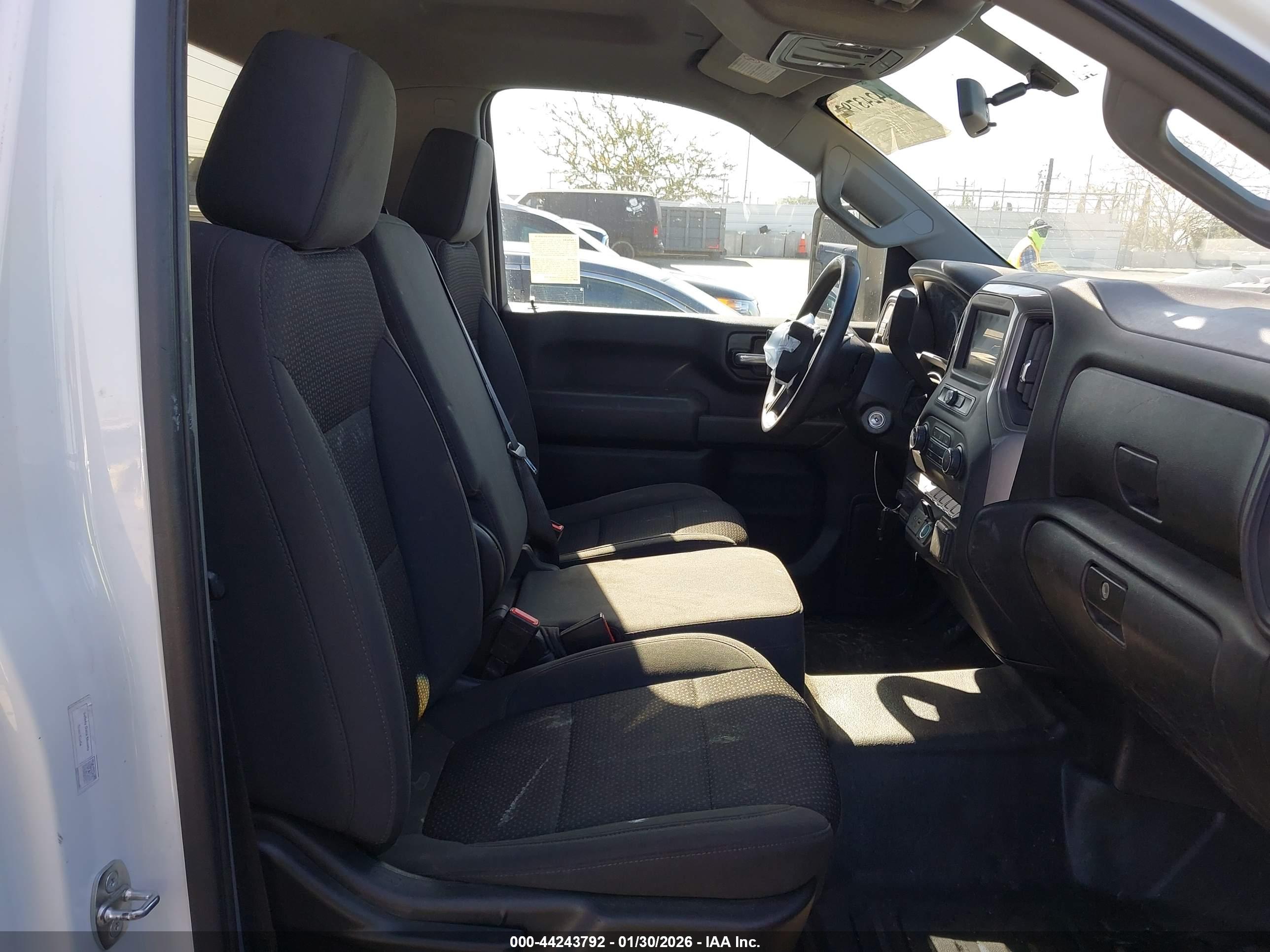 CHEVROLET SILVERADO image 8