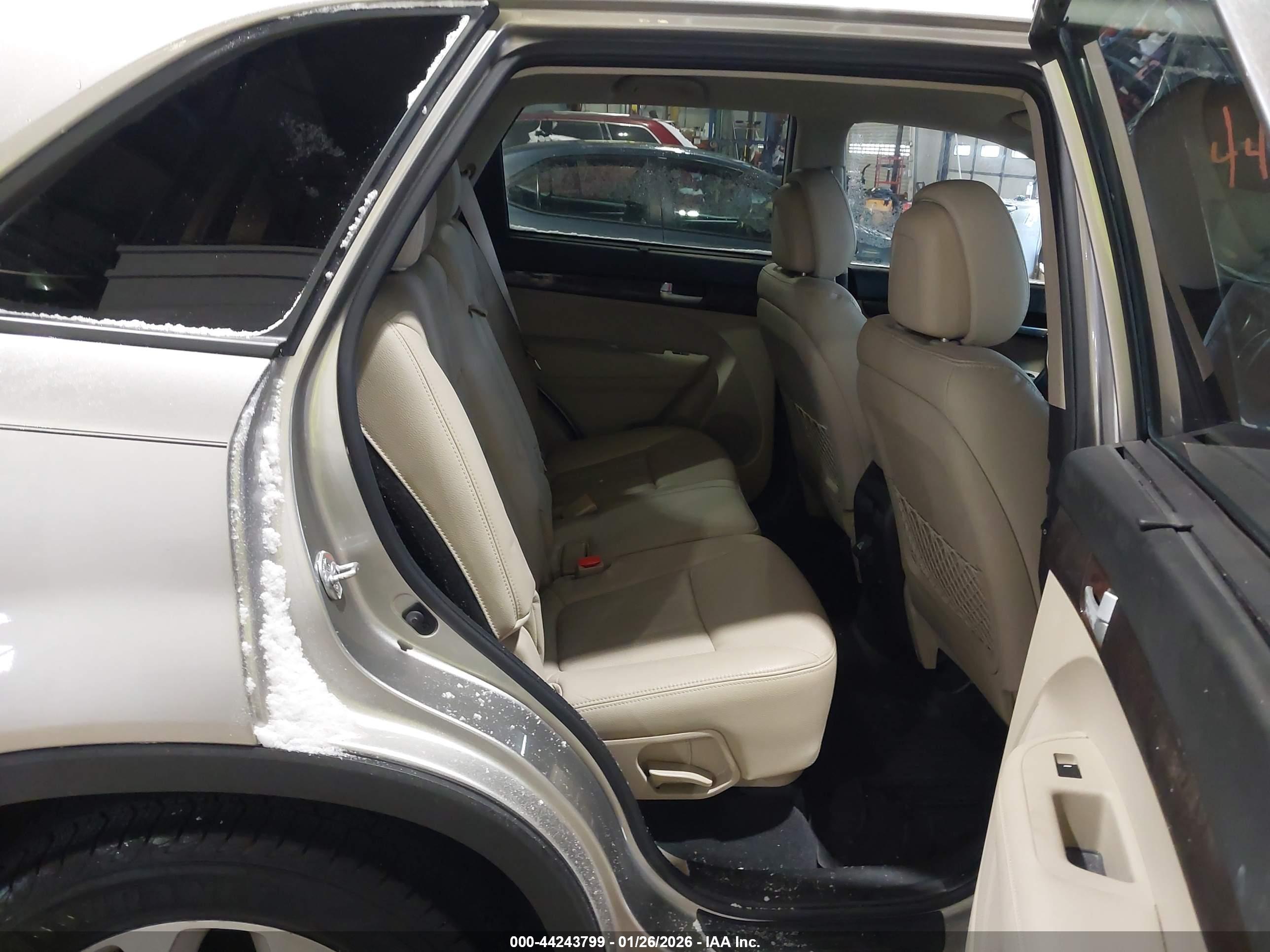 KIA SORENTO image 8