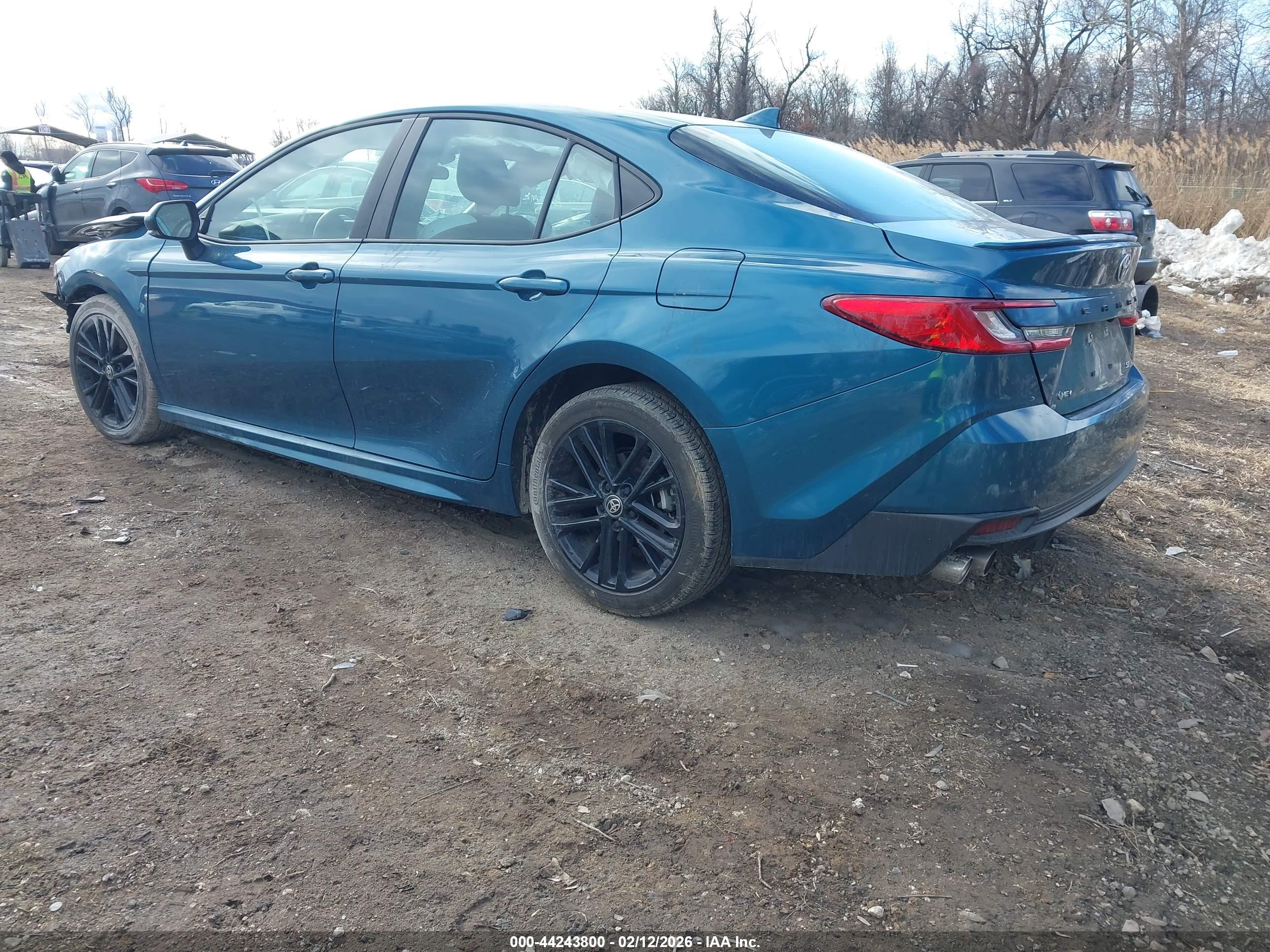 TOYOTA CAMRY image 3