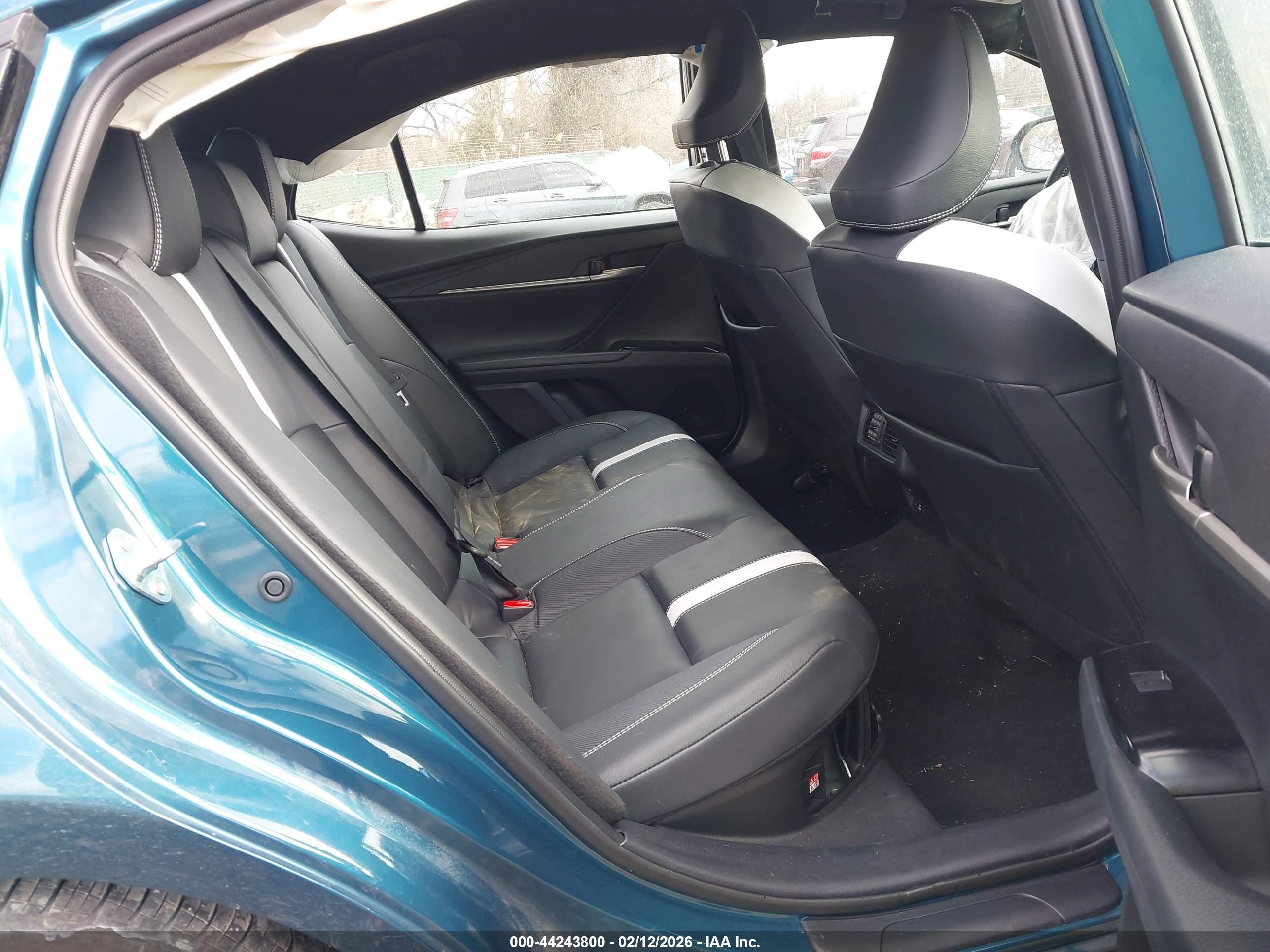TOYOTA CAMRY image 8